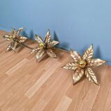 Large floral wall light in brass and gilded metal, Willy Daro, 1970.