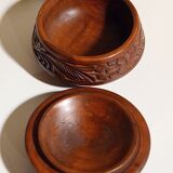 Round wooden box in cherry wood, turned and carved, floral pattern, 12x10cm.