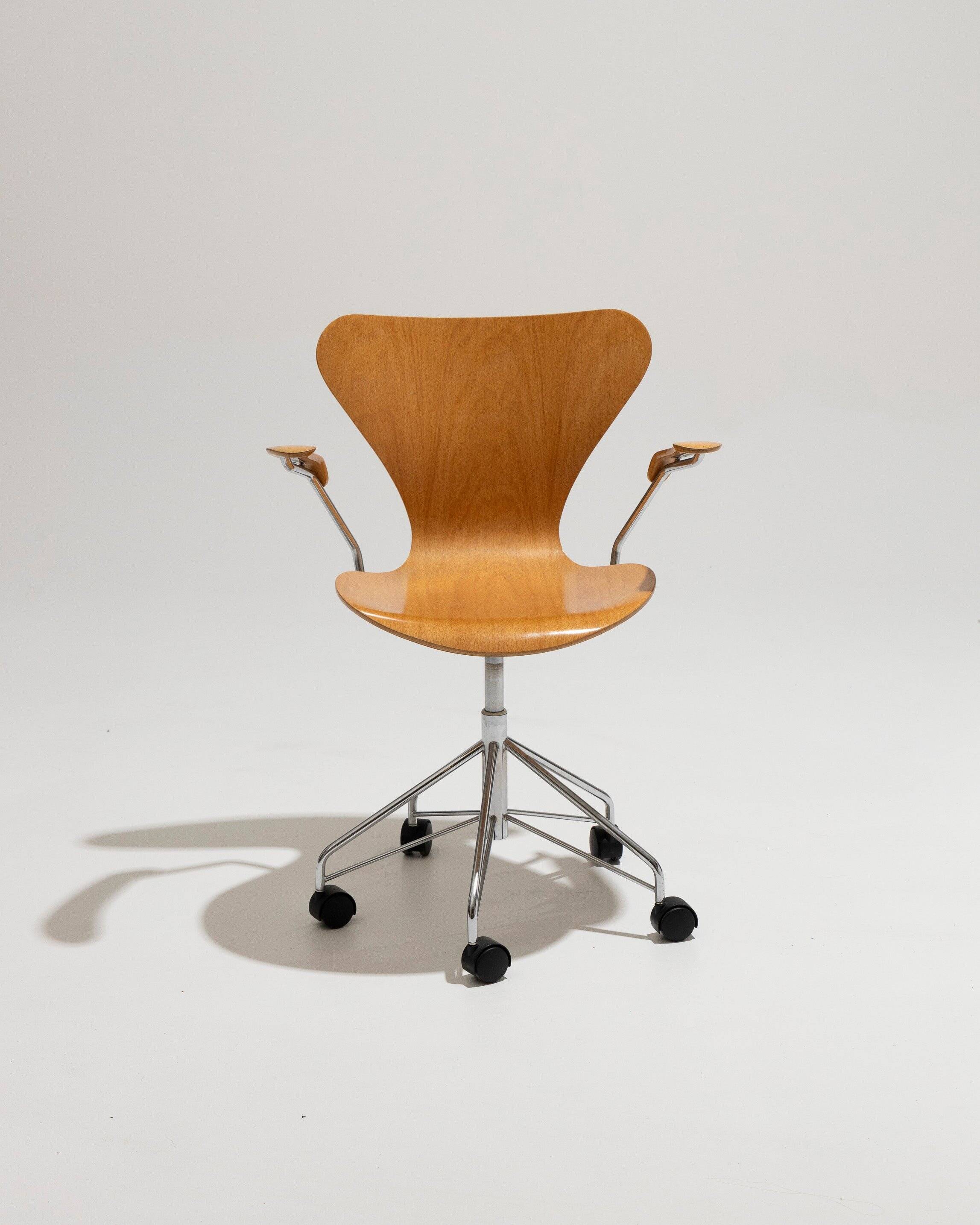 Swivel office chair 3217, Arne Jacobsen, 1960s