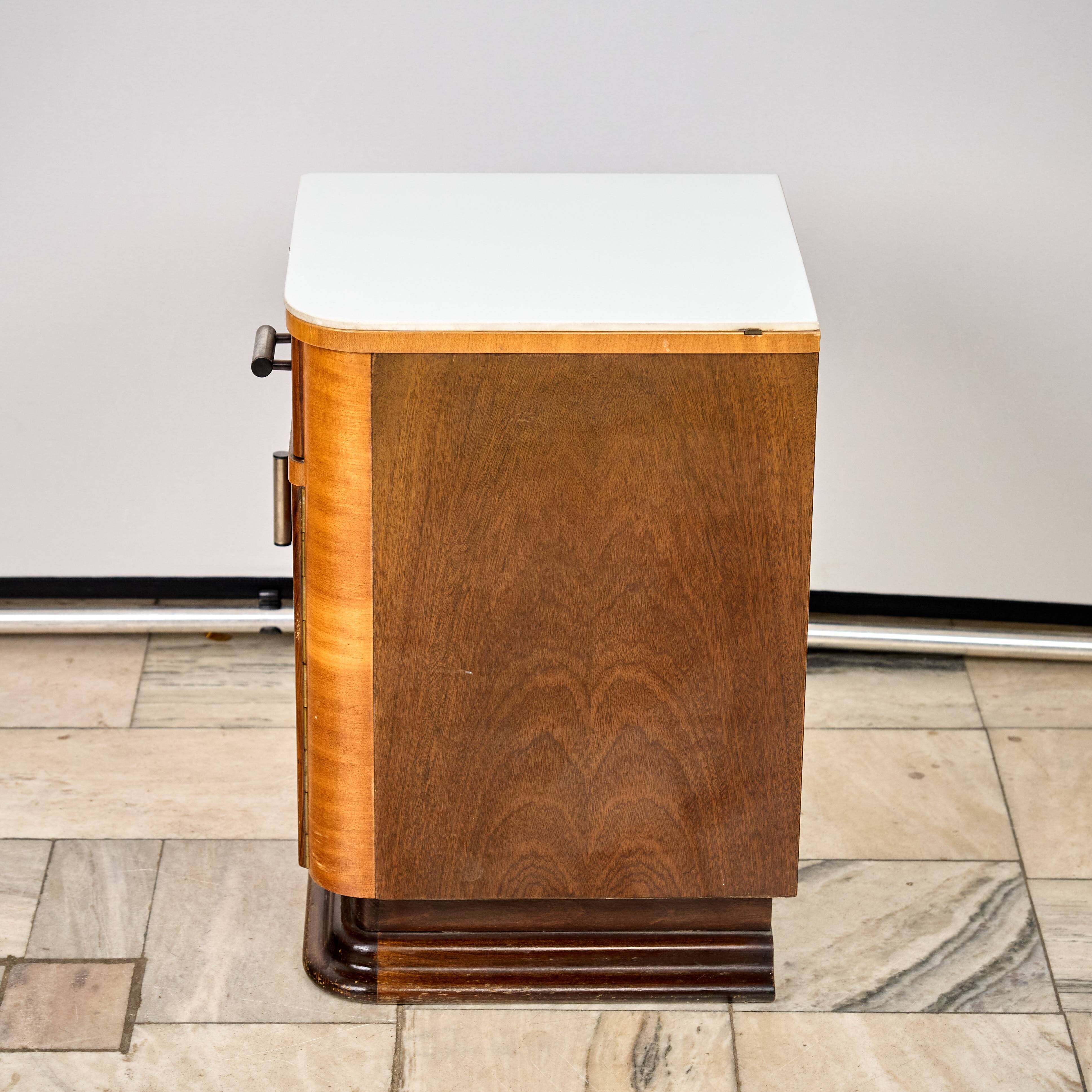 Set of Two Art Déco nightstands, by Jindřich Halabala, 1940s Czechoslovakia