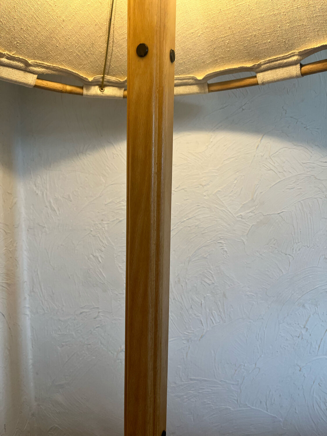Floor lamp in wood, bamboo and linen