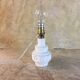 Pied de lampe de chevet en opaline blanc