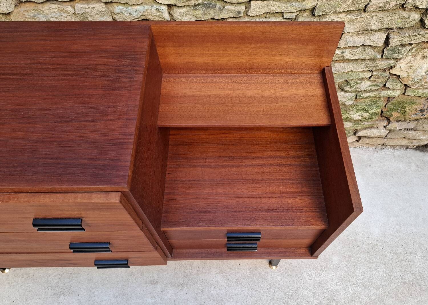 Modernist chest of drawers