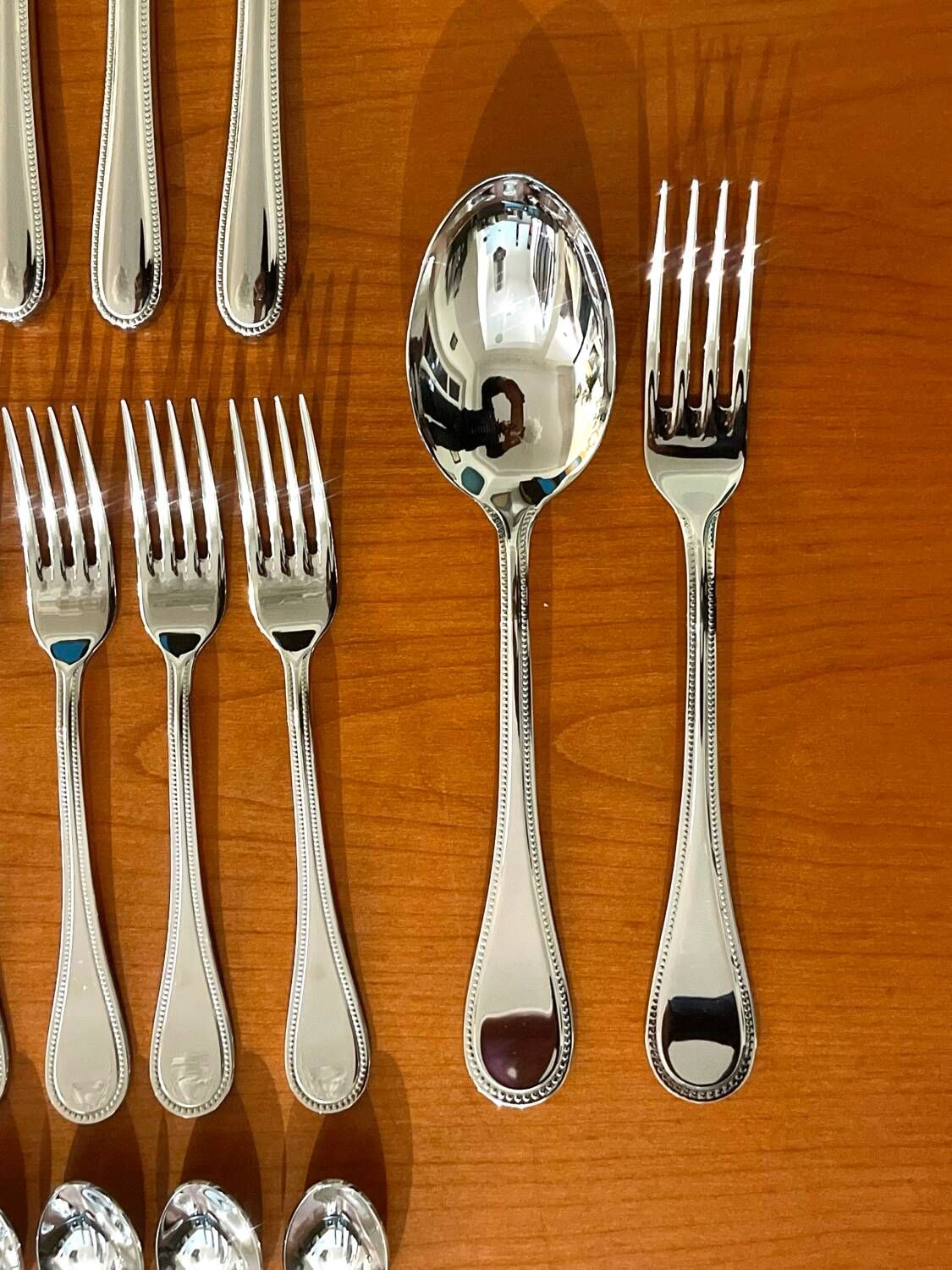 Christofle perles acier ,ménagère 38 pièces état neuf