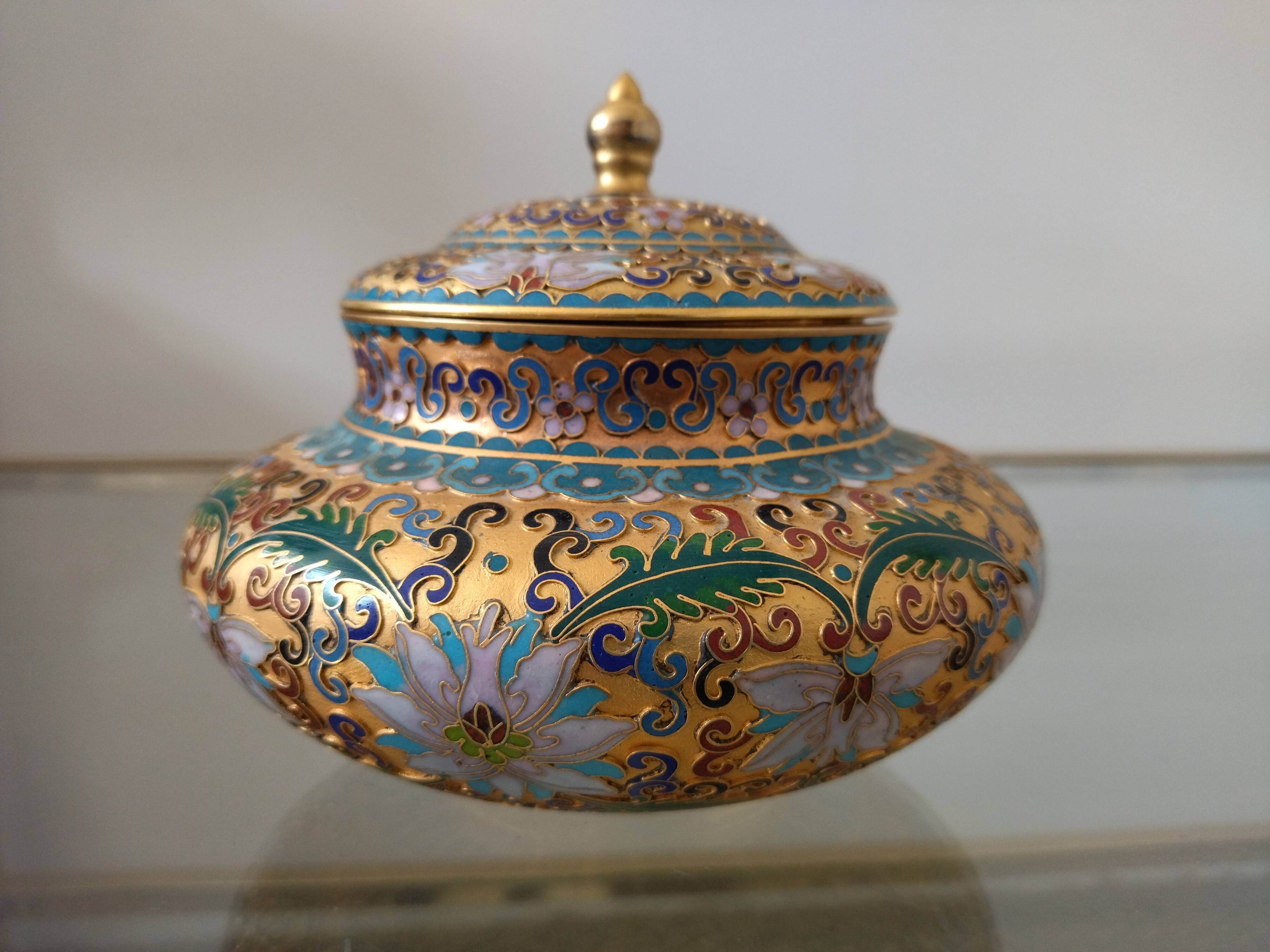 Box in partitioned enamels China