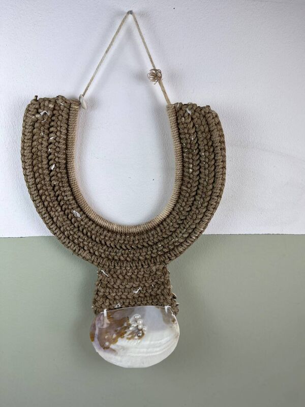 Collier tribal