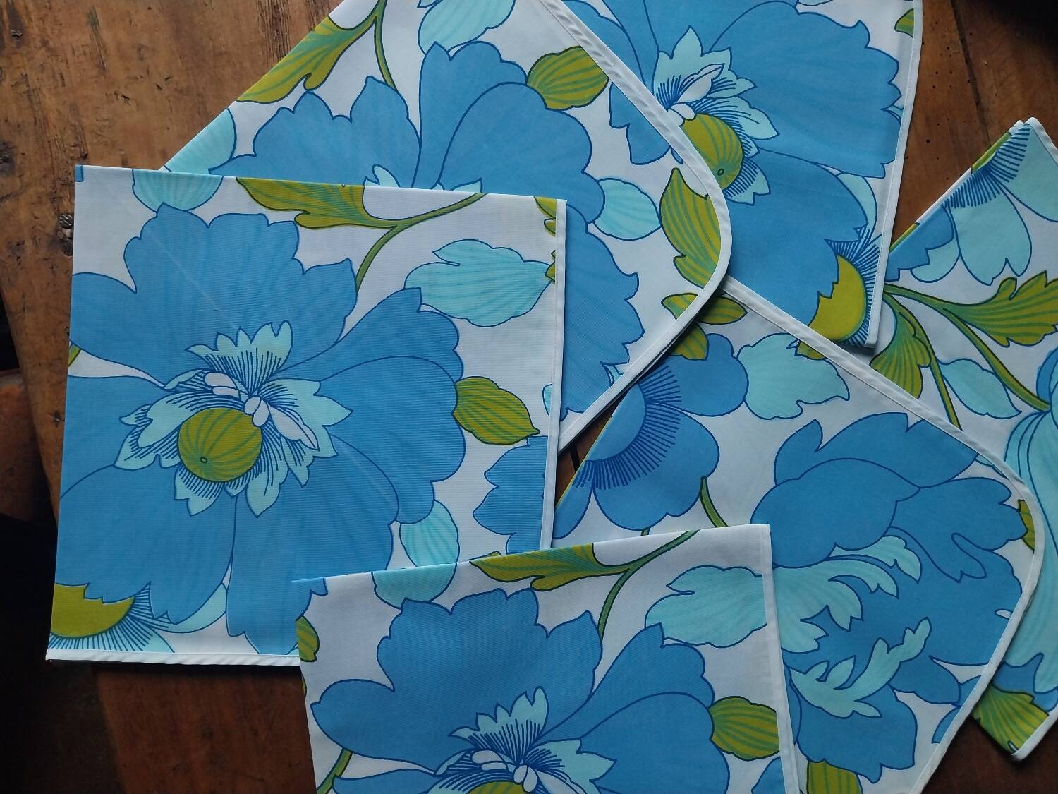 Round tablecloth + 6 napkins