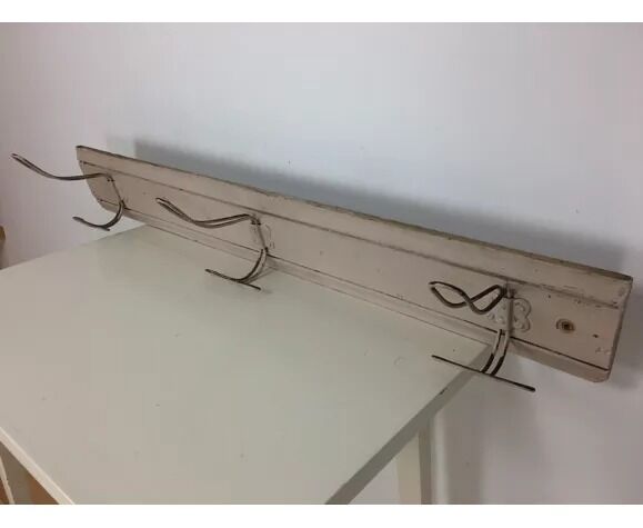 Wall coat rack 3 hooks classic pink