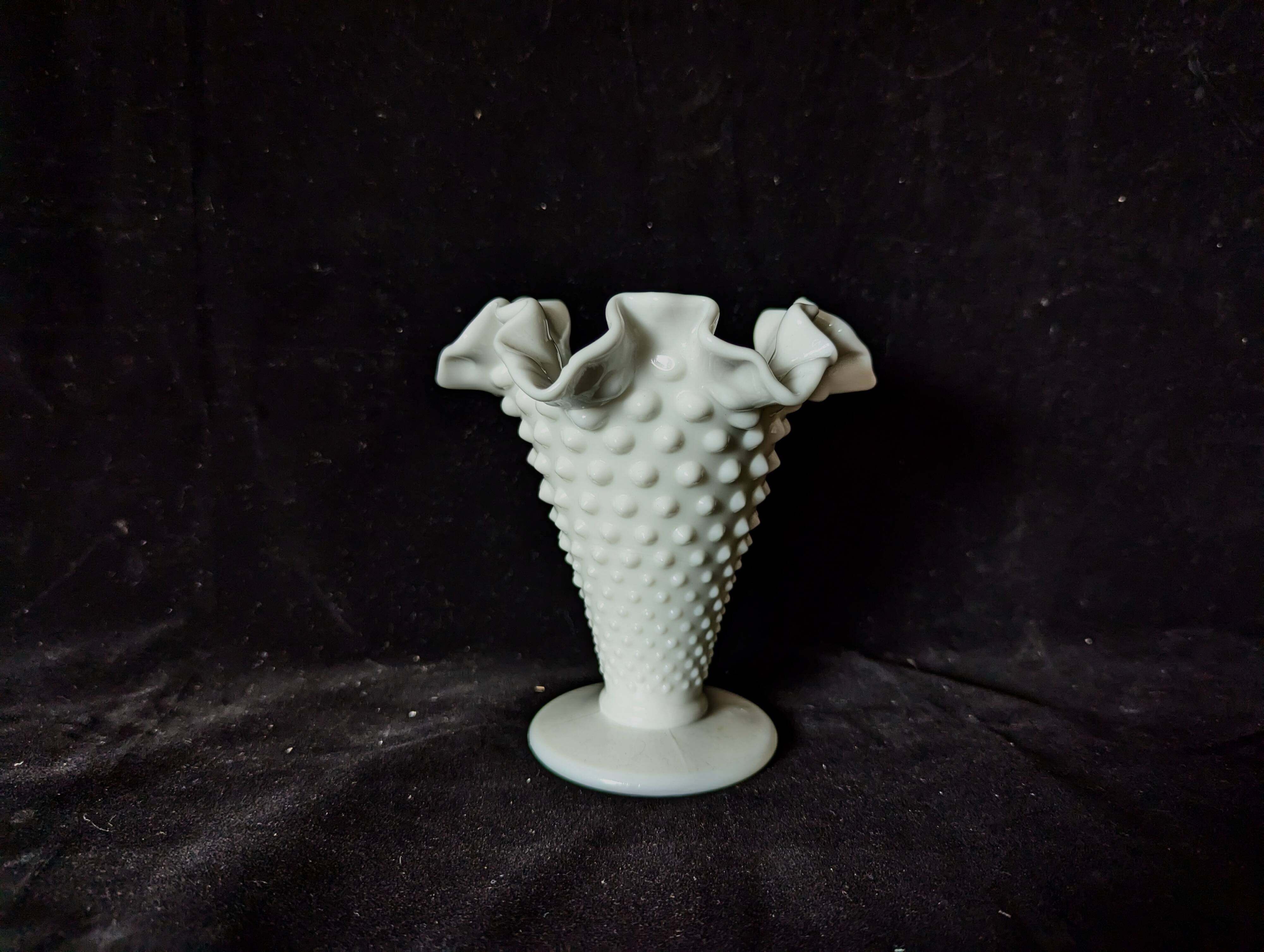 vase Fenton en opaline blanche