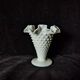 vase Fenton en opaline blanche