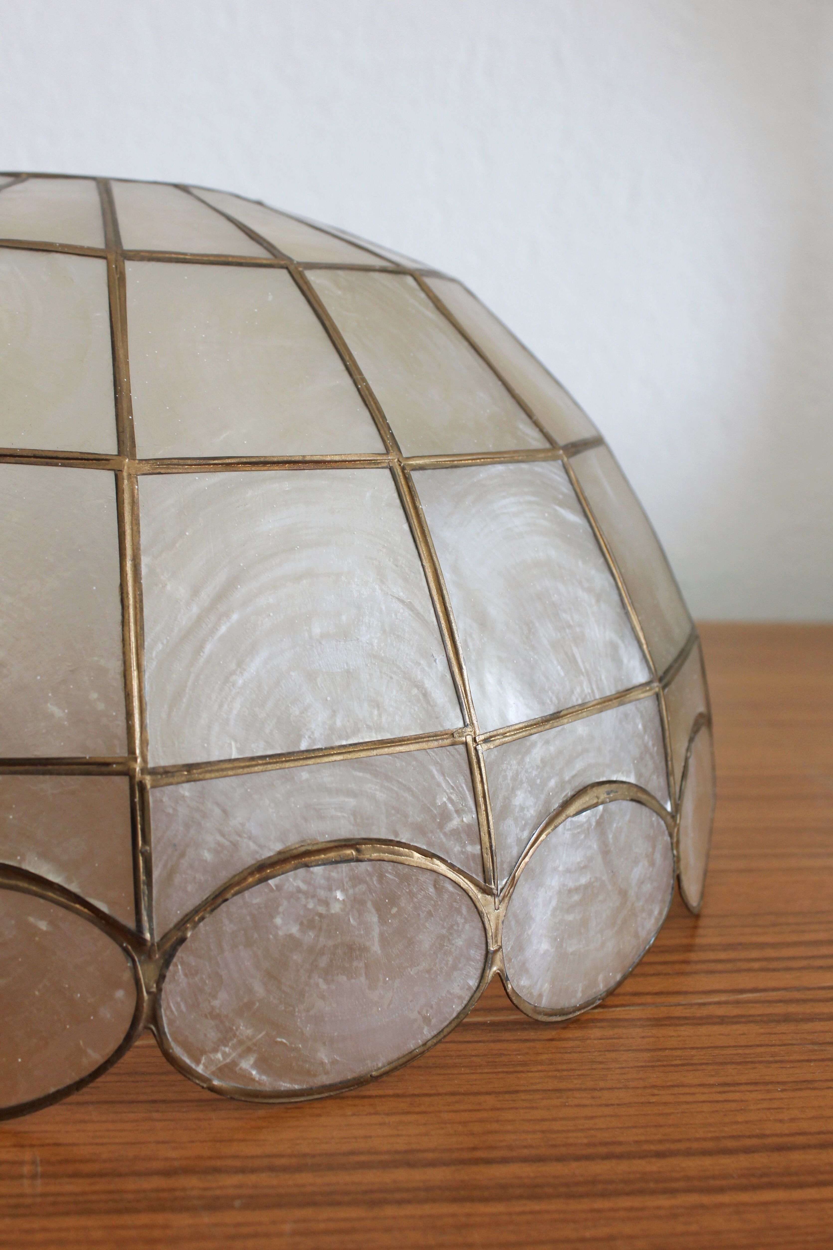 Chandelier pendant lamp in mother-of-pearl and vintage brass