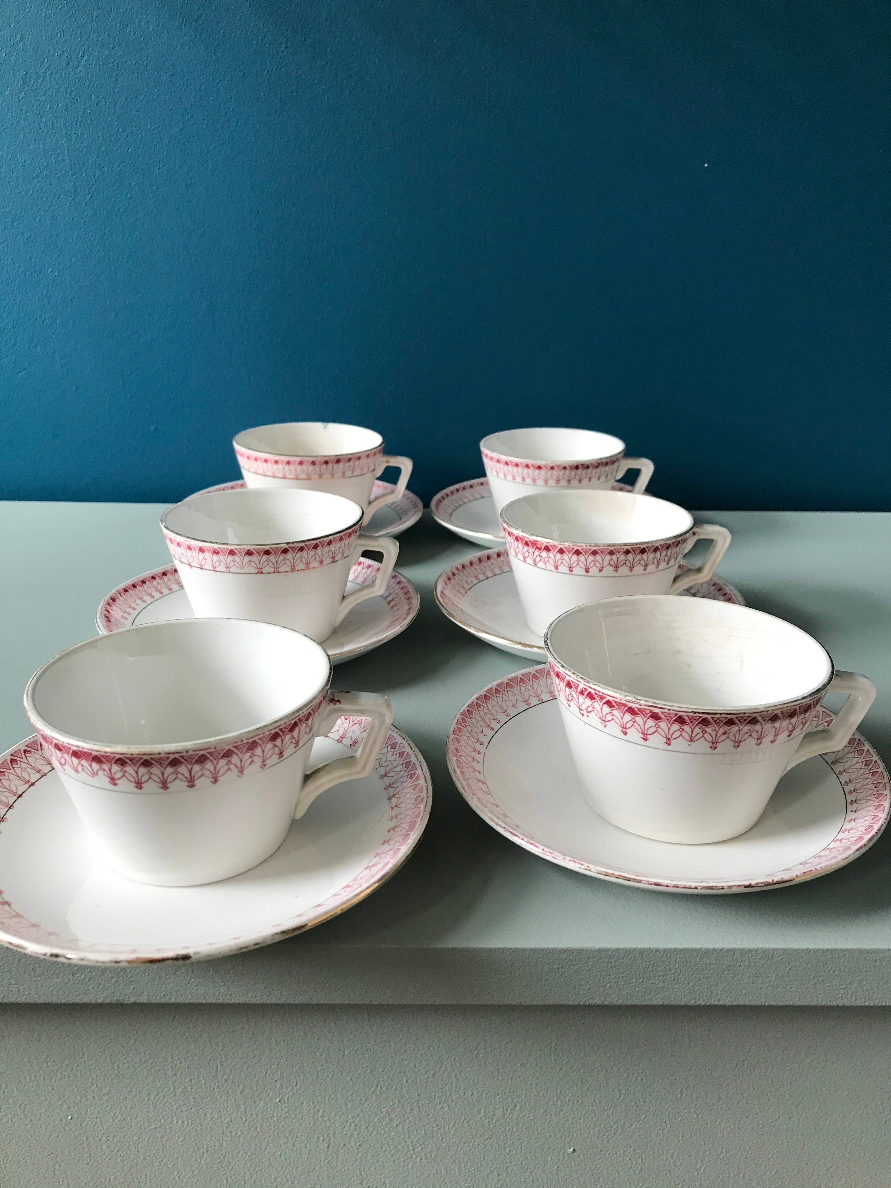 Series of 6 cups and saucers model "Ogives"