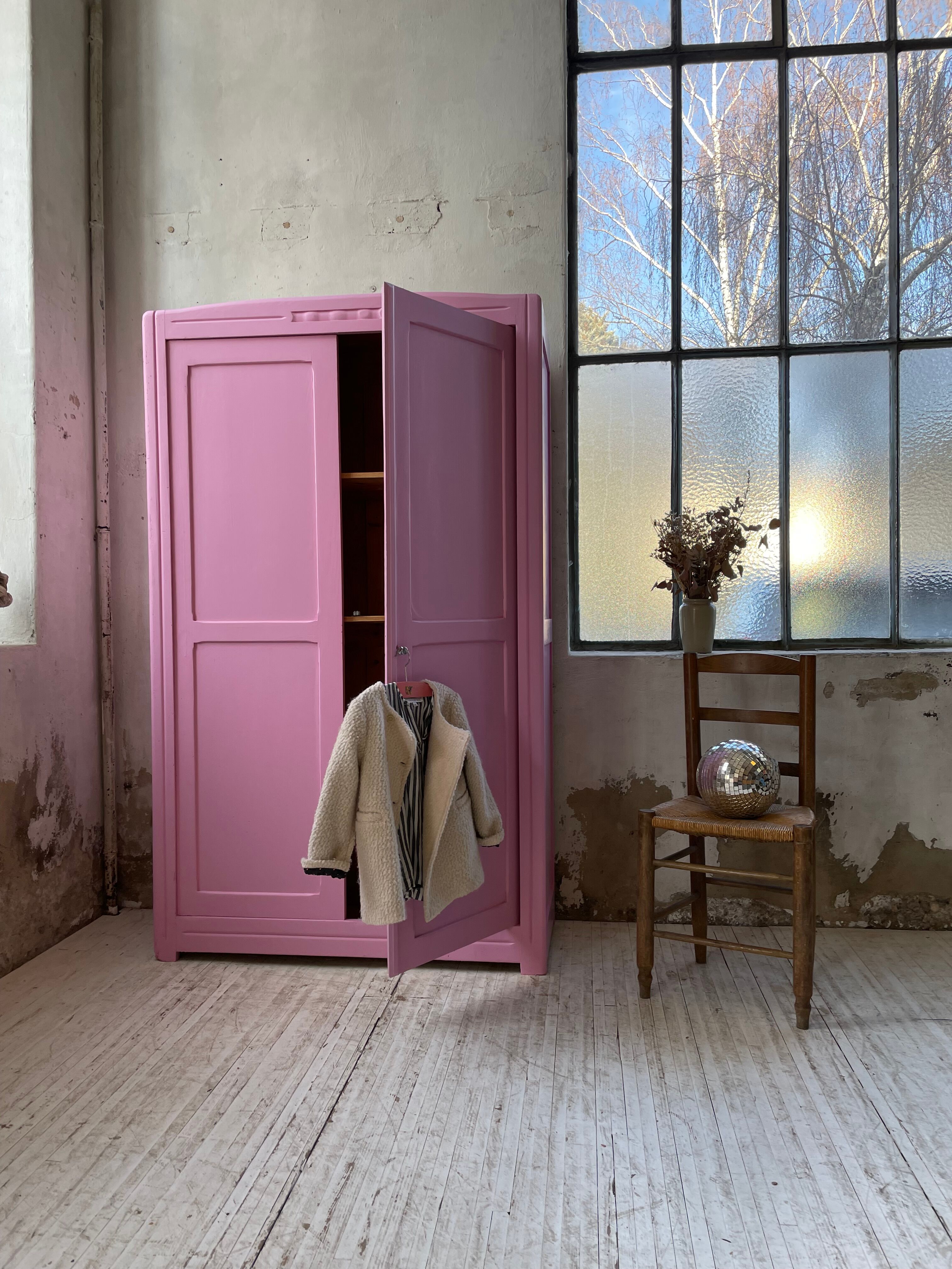 Pink knitted cabinet