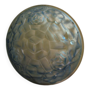 Plafonnier Art déco en verre pressé signé Degué – Ø 35 cm