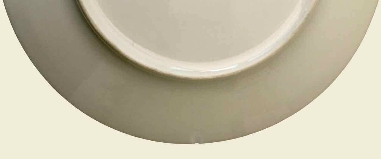 Service of 18 porcelain plates for 6 people