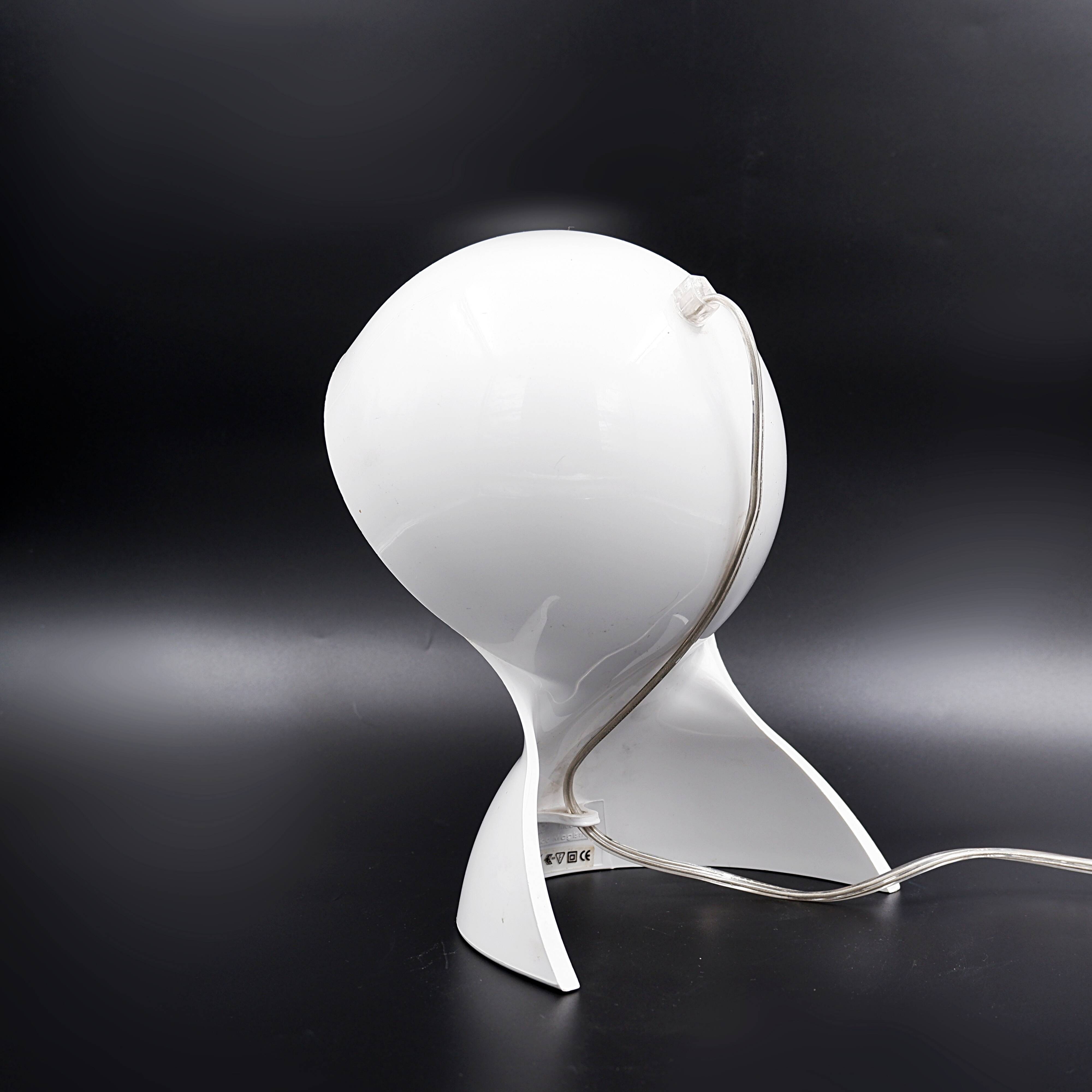“DALÙ” model table lamp by Vico Magistretti