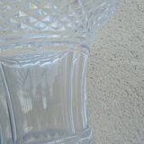 Imposing Médicis vase in cut crystal on a pedestal, created by Vaudeville at Baccarat.