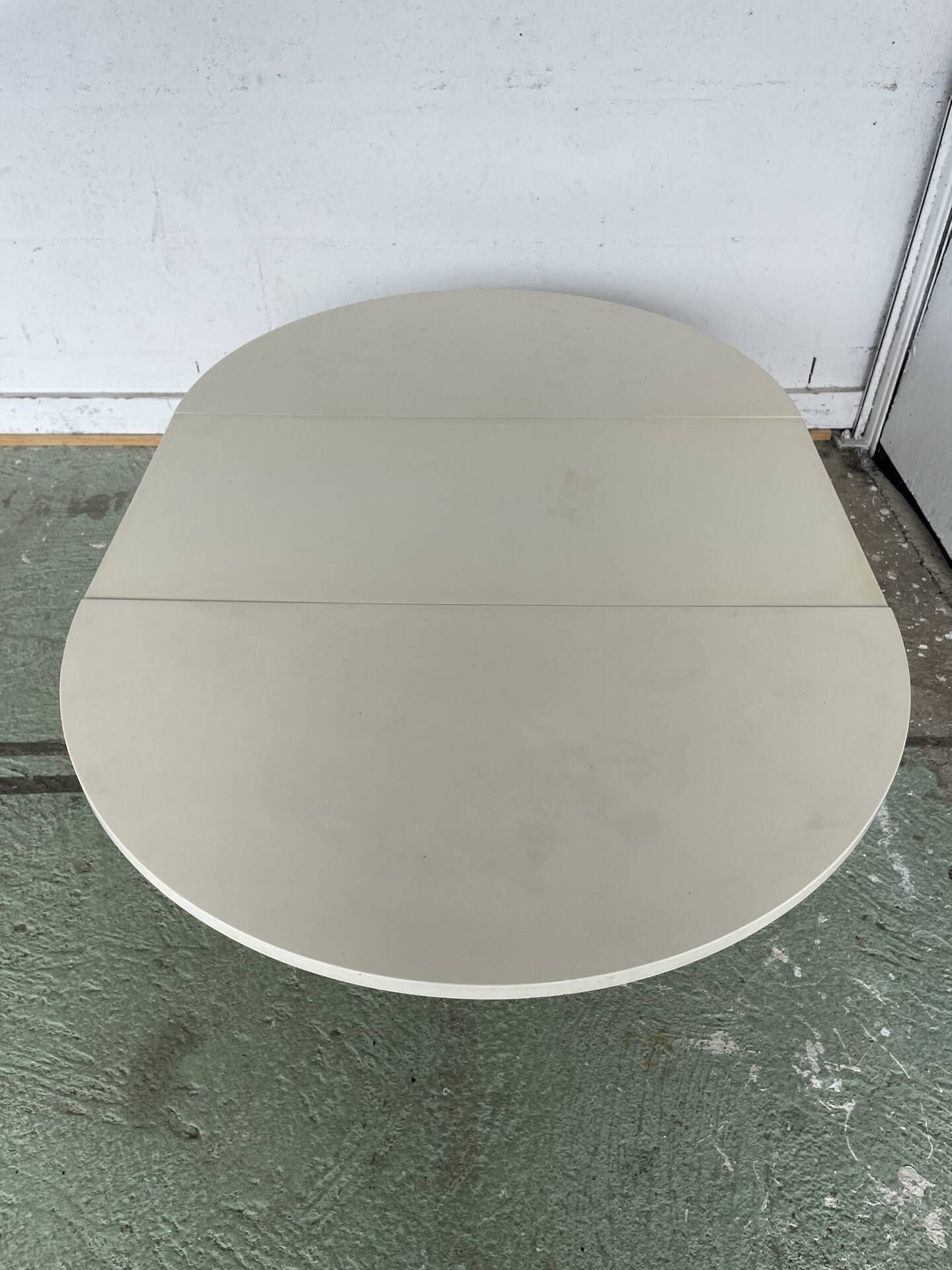 Modular tulip table JER