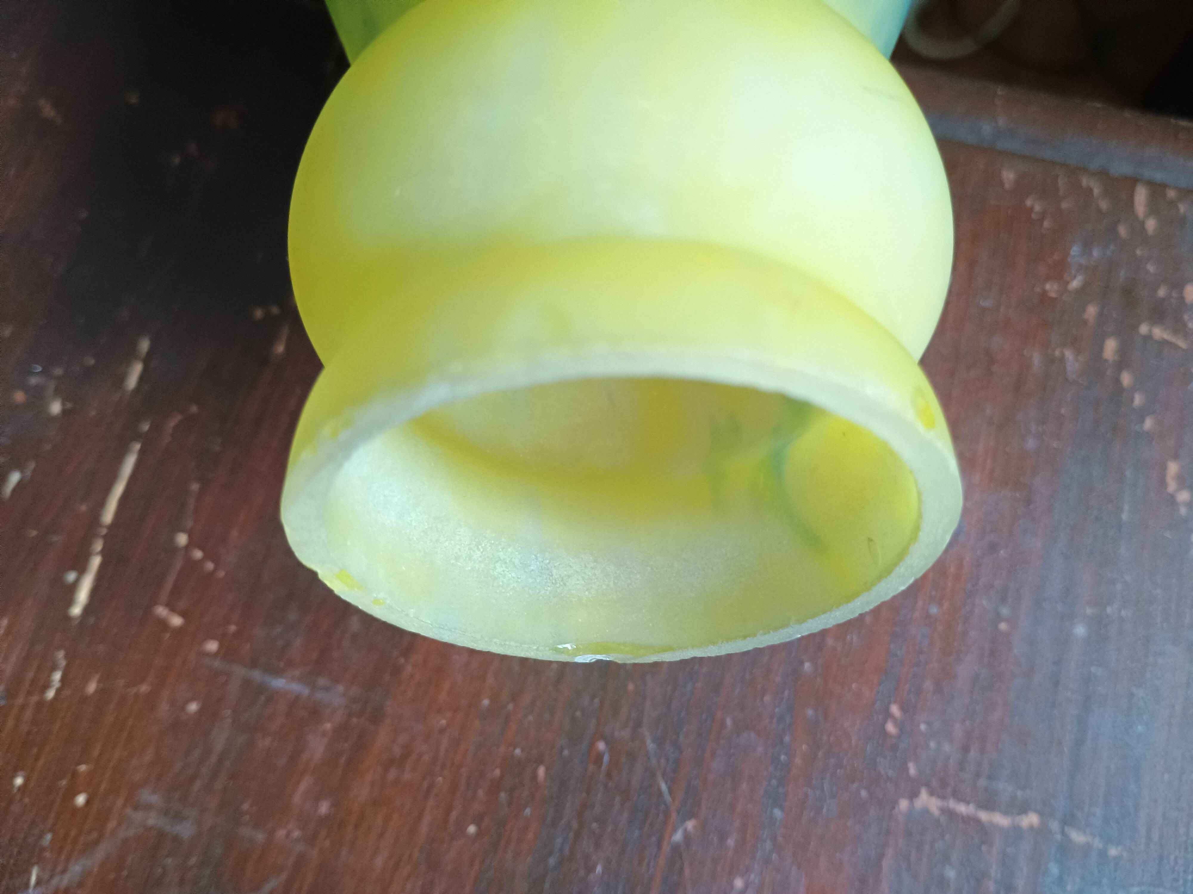 Blue-yellow marbled glass tulip in colochinte - signed