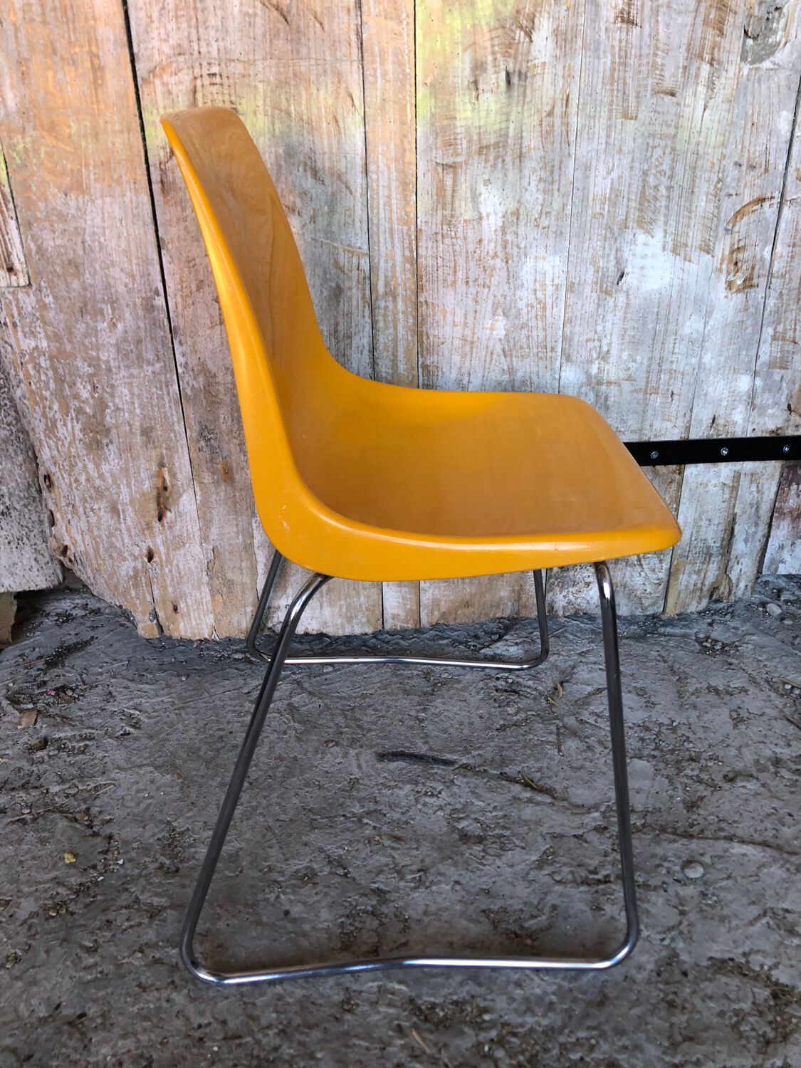 Grosfillex shell chair