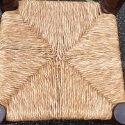 4 chaises brutalistes en bois tourné et paille