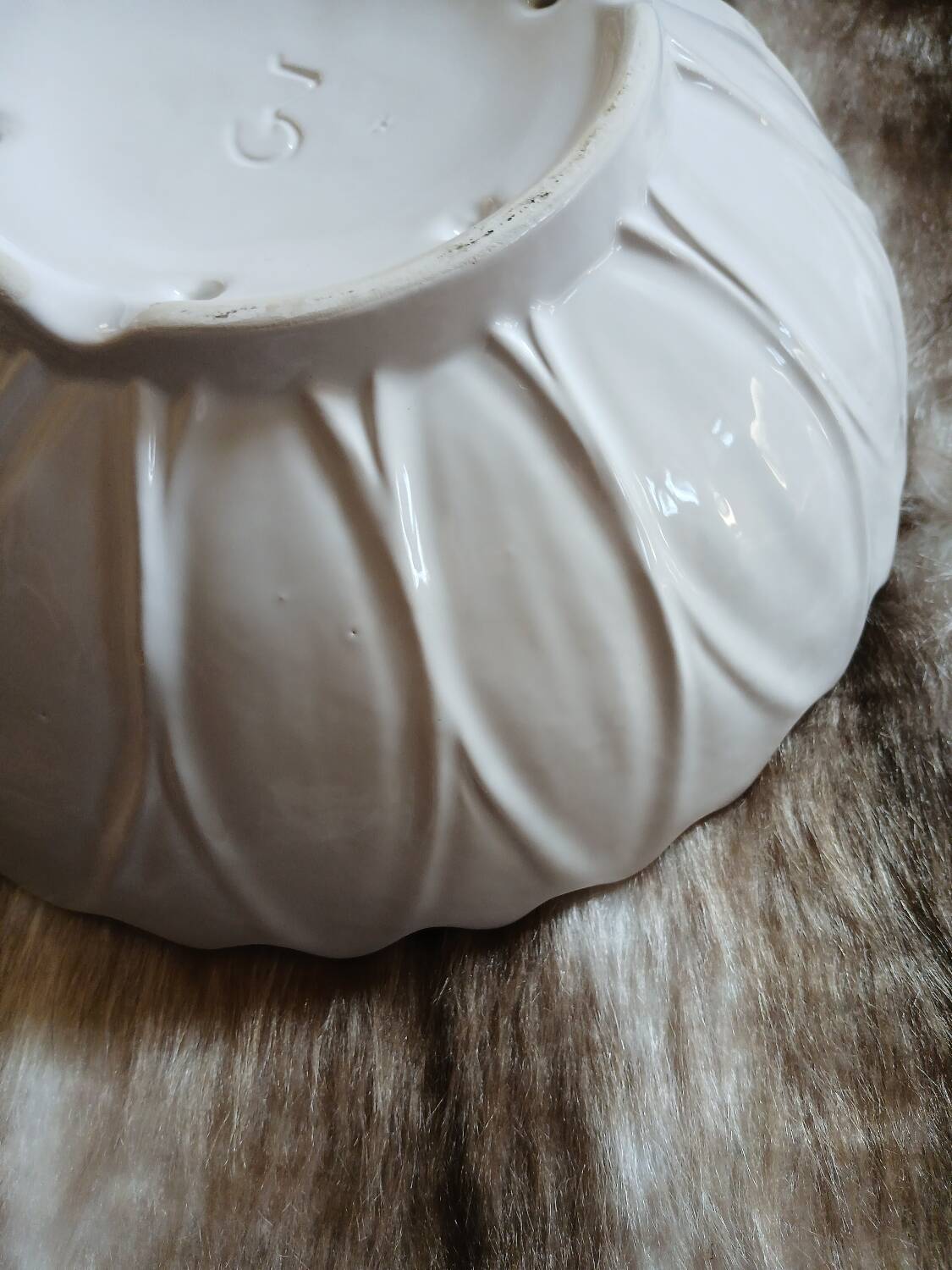 Plate + fruit drainer in earthenware