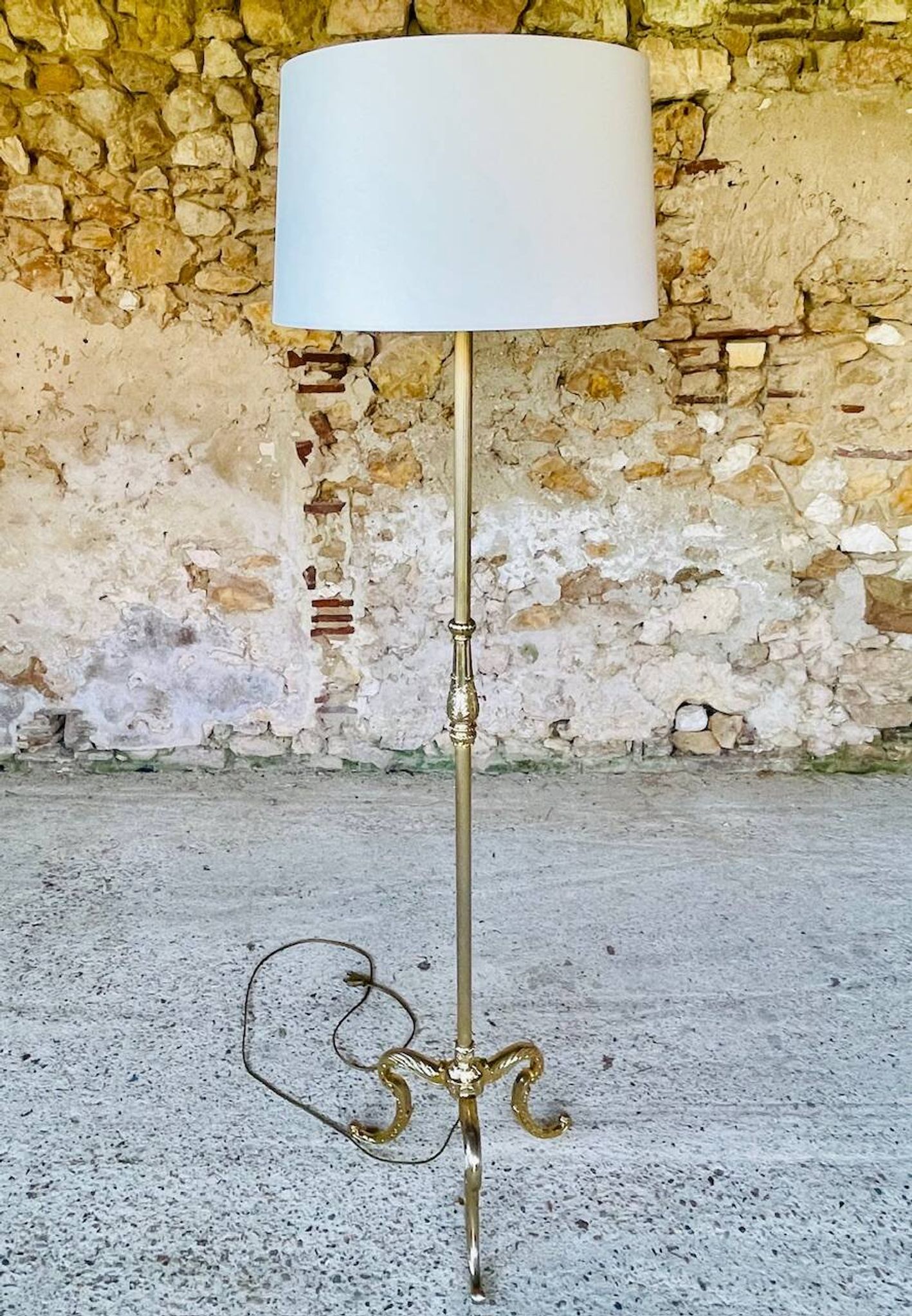 Lampadaire laiton vintage, tripode circa 1960s