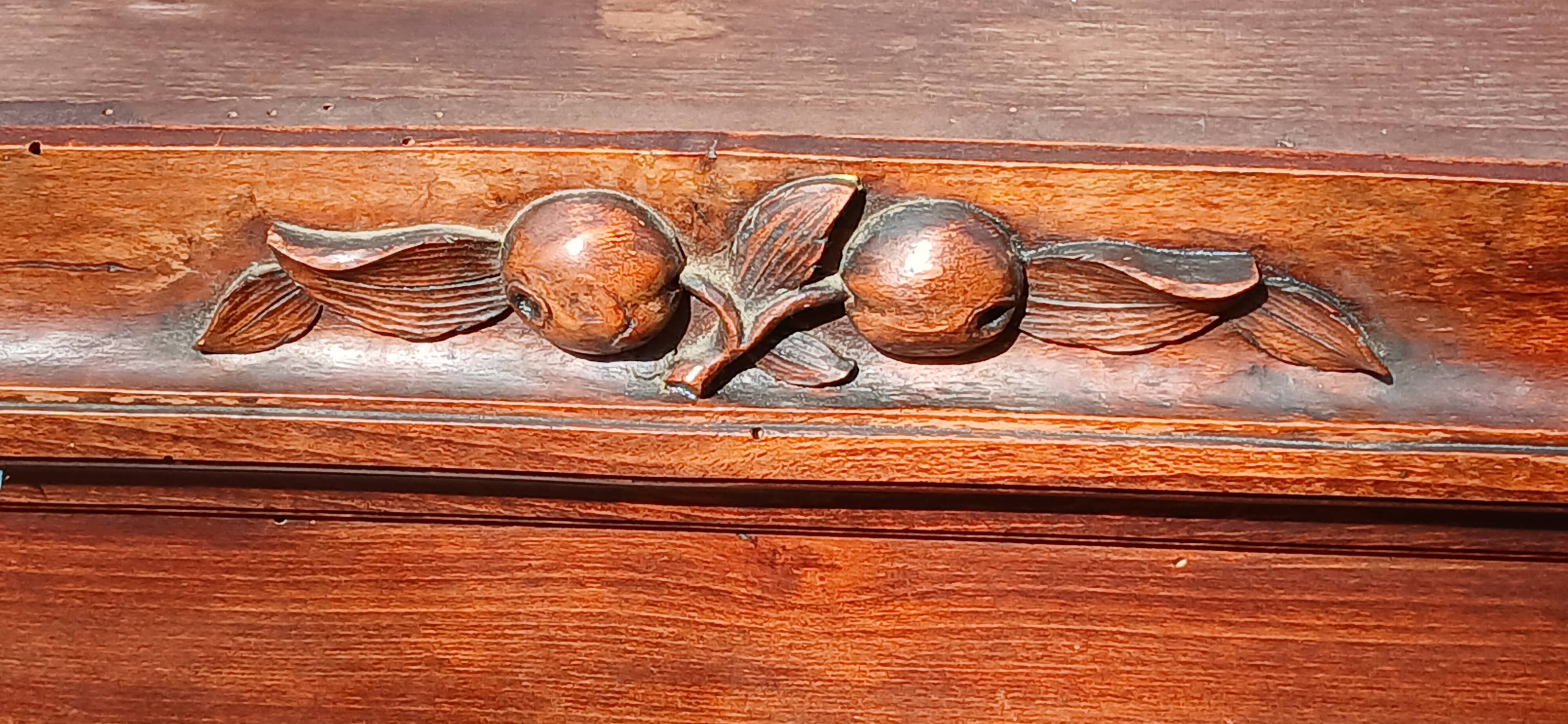 Dresser / display cabinet / sideboard top with beveled glass