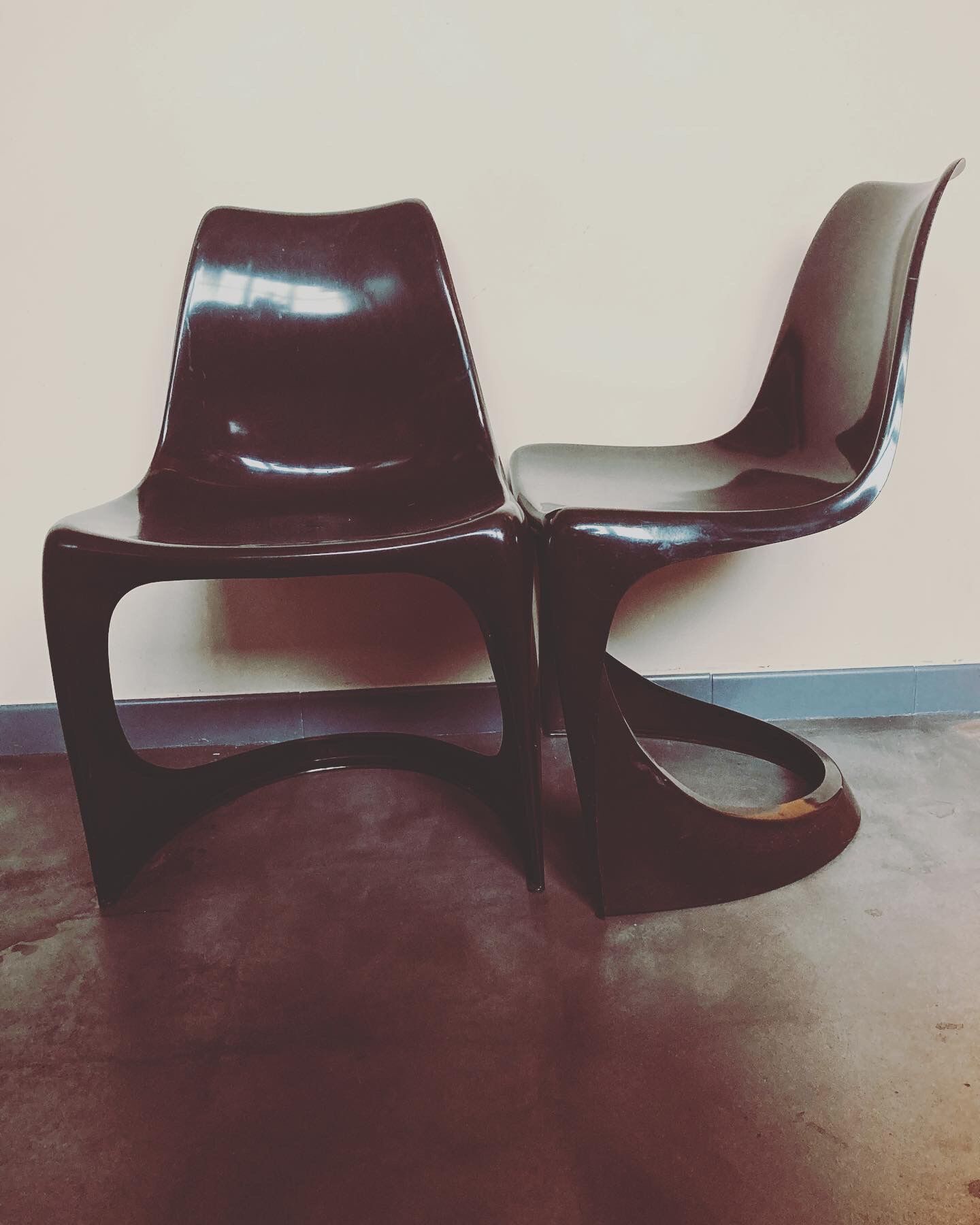 Cantilever Chair Model 290