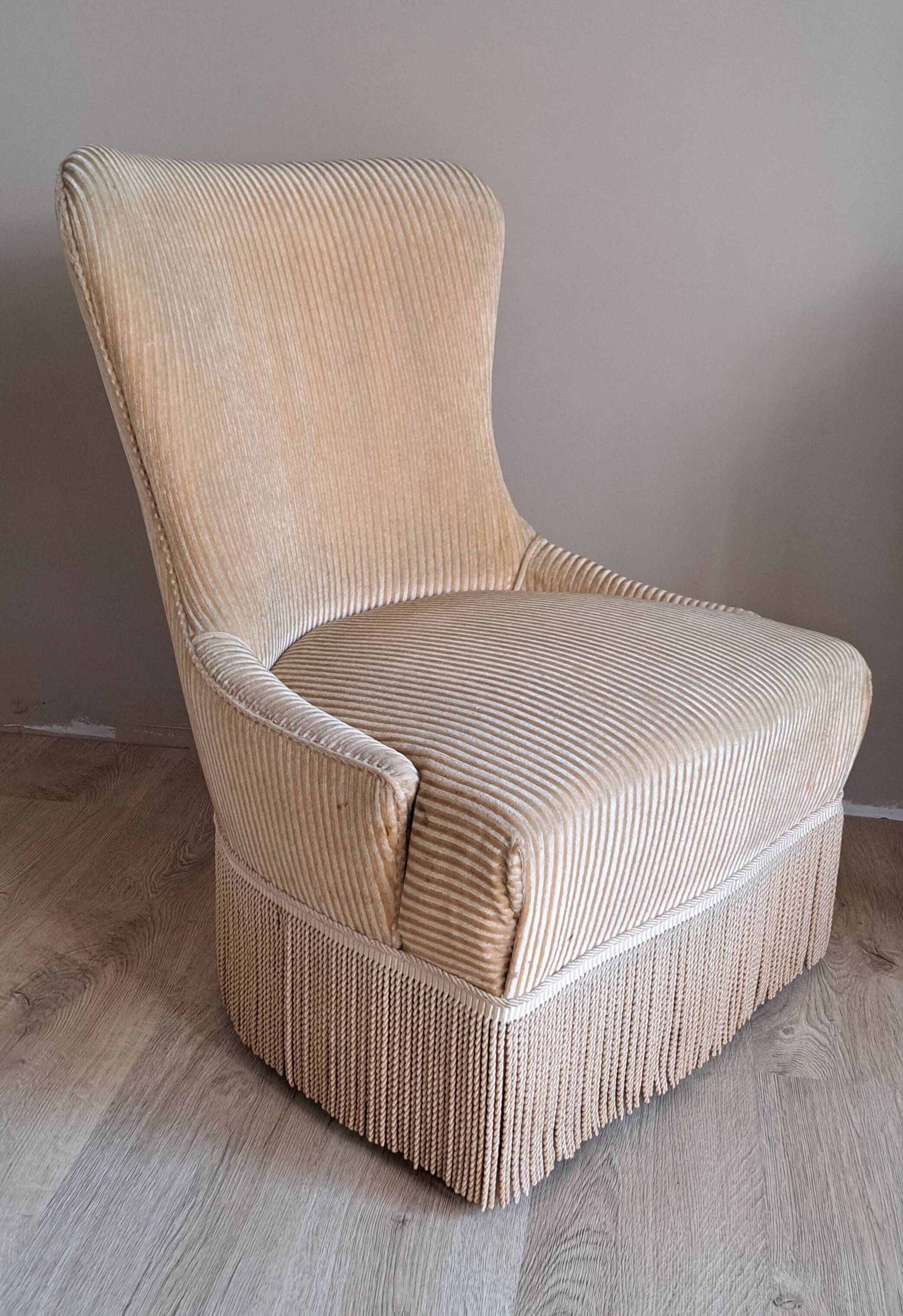 Velvet toad armchair