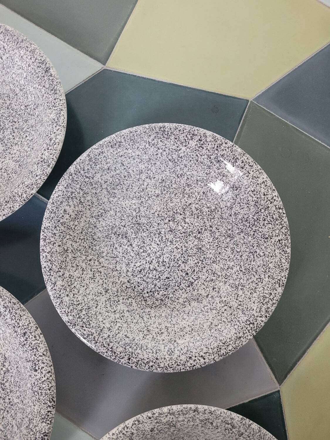 Set of 4 speckled soup plates