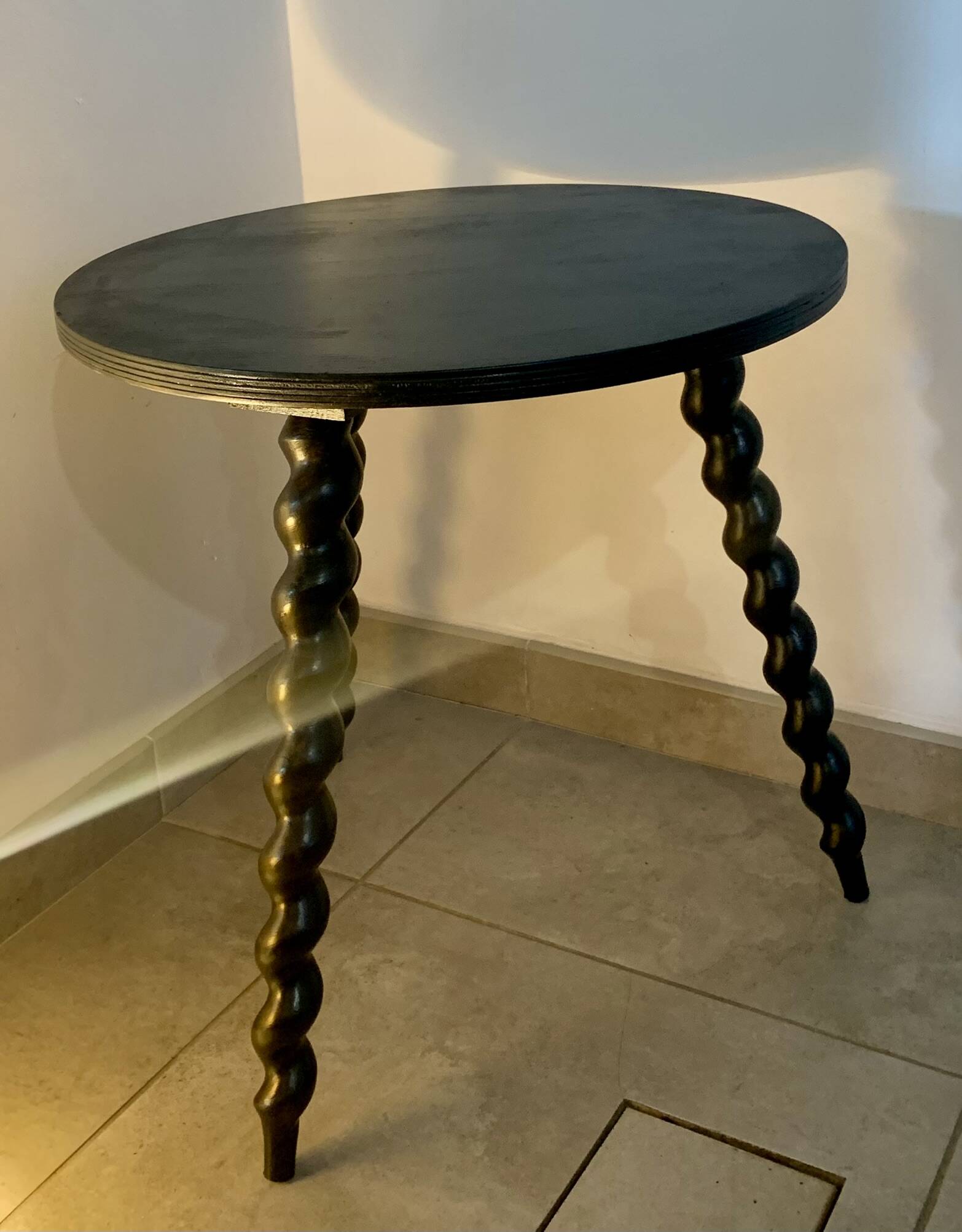 Guéridon, table d'appoint en bois noir