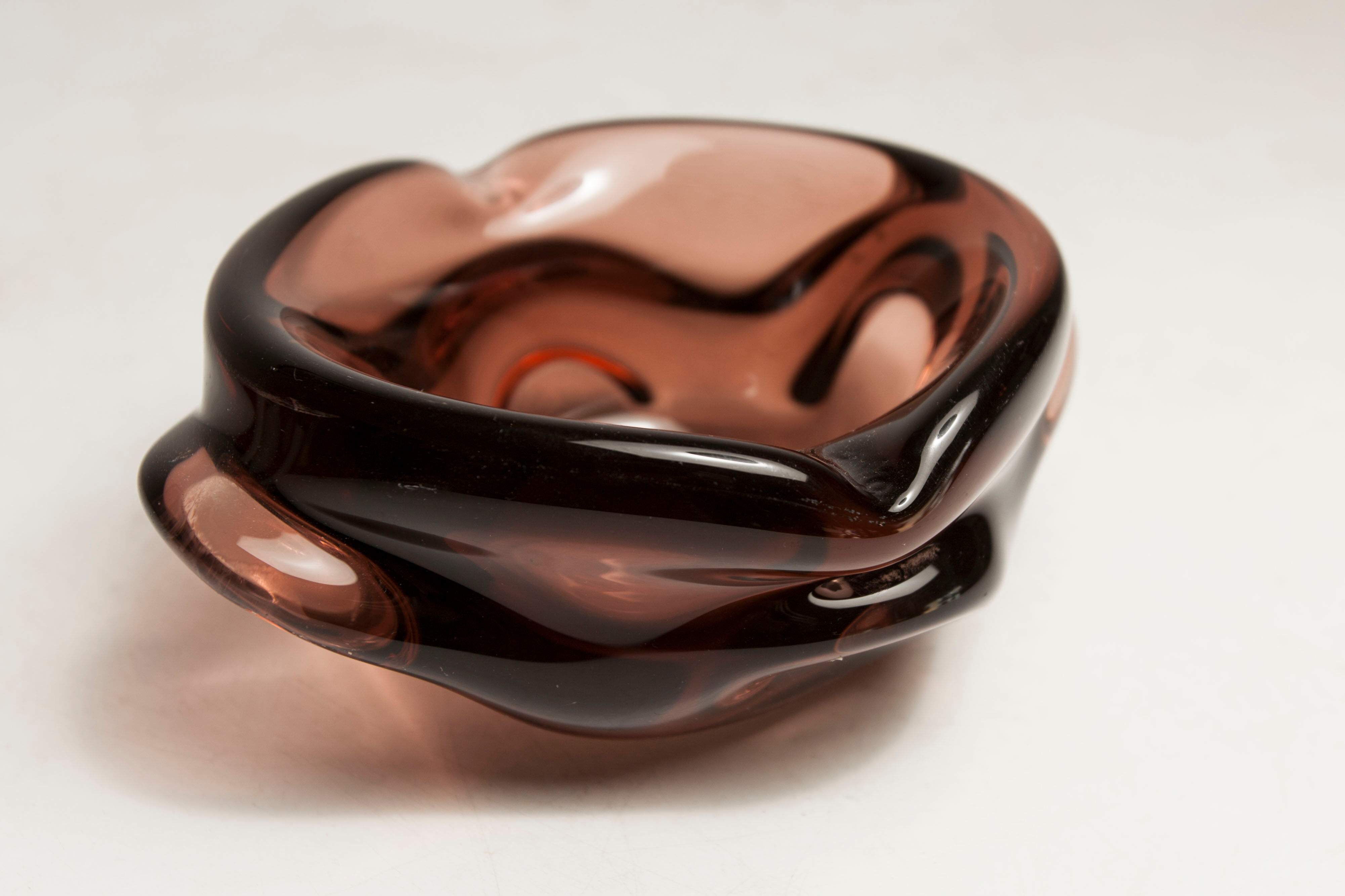 Cendrier Murano rond forme atypique violet rose 1950