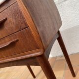 Vintage Scandinavian design bedside table in teak by the Danish Andersen.