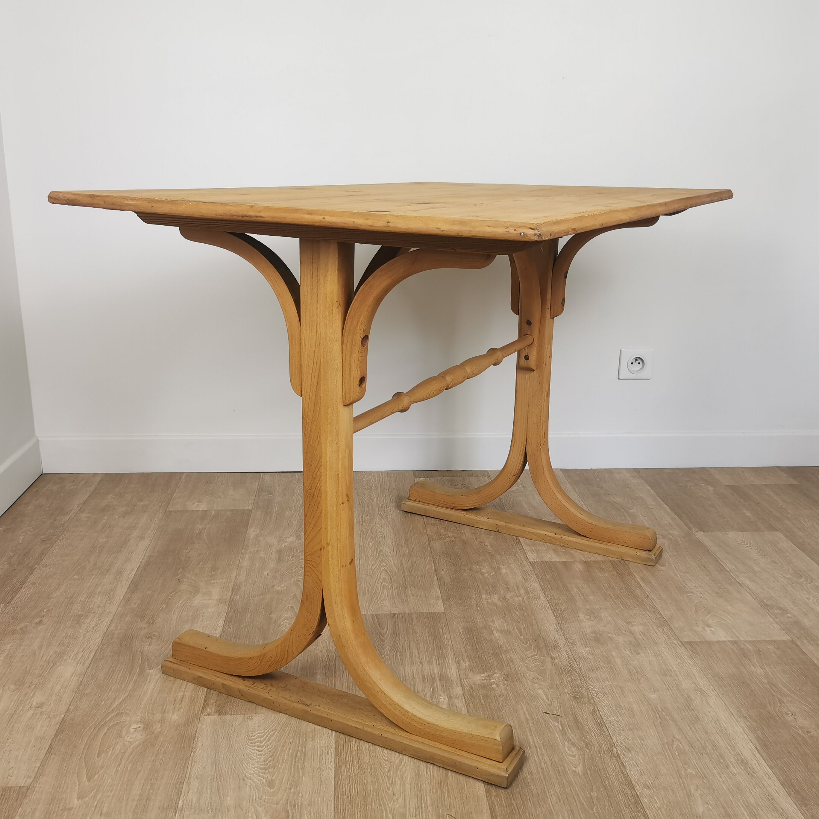 Italian bistro table