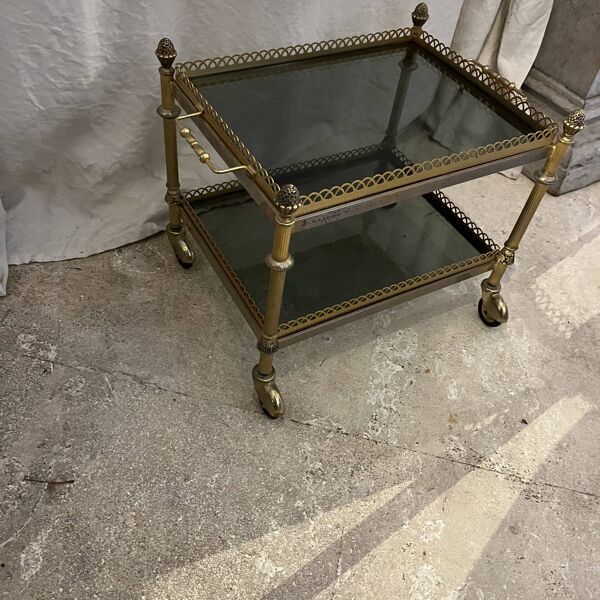 Petites tables gigognes roulantes