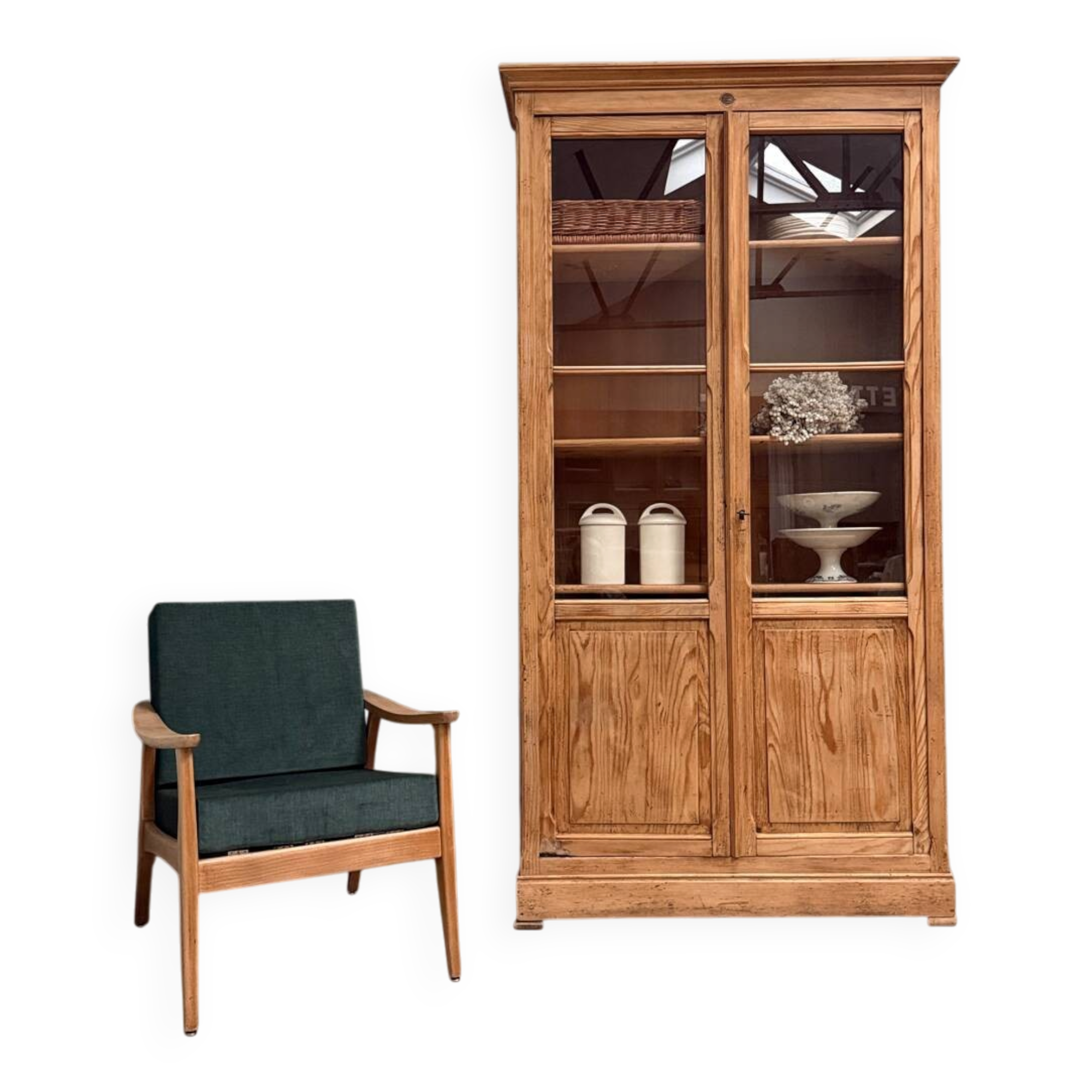 Vintage Delagrave display cabinet (renovated)