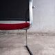 Lot de 4 chaises cantilever avec assise bordeaux et dossier en maille