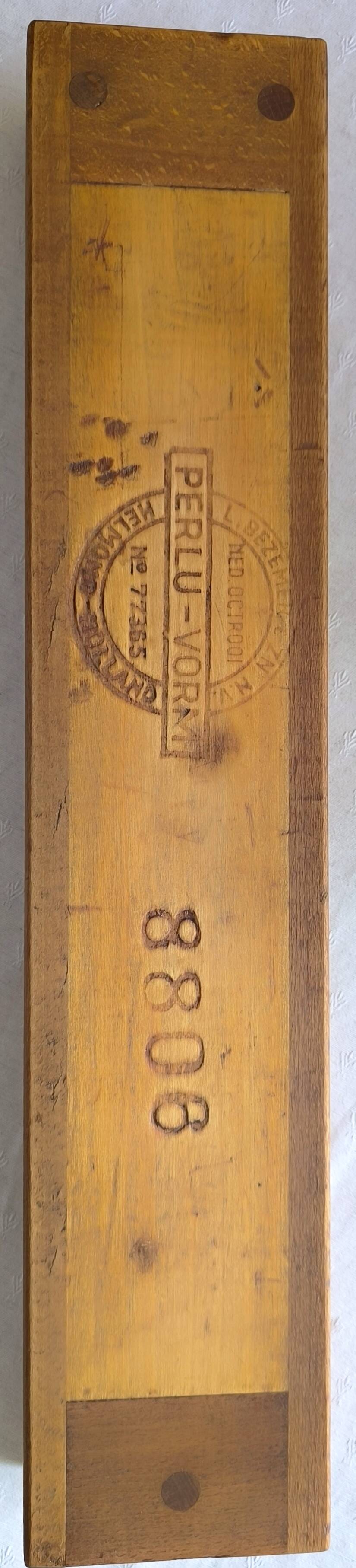 Old mould for 20 cigars made of solid beech wood, “PERU-VORM”