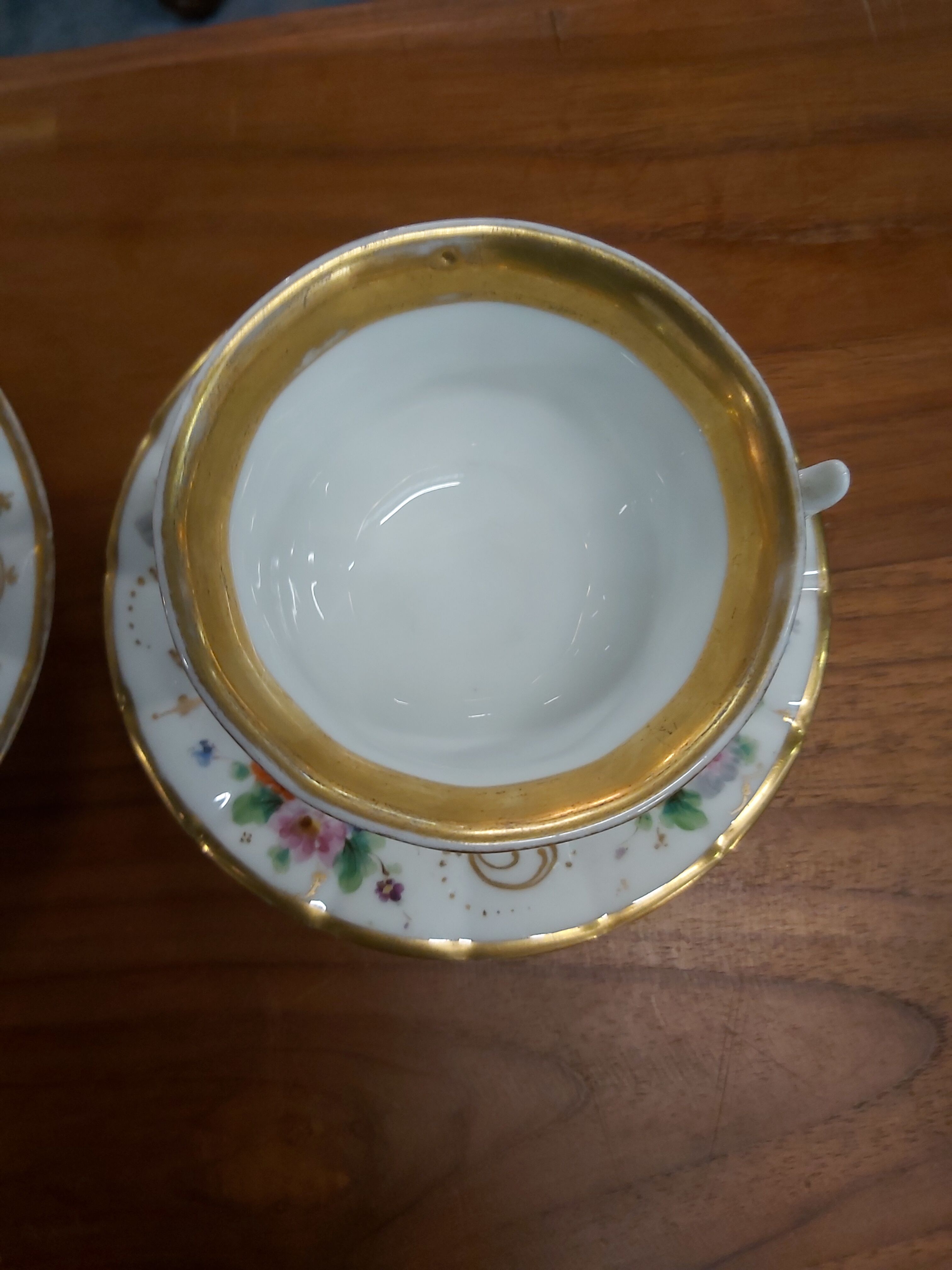 Duo tasses et sous-tasses en porcelaine Vieux Paris XIX ème