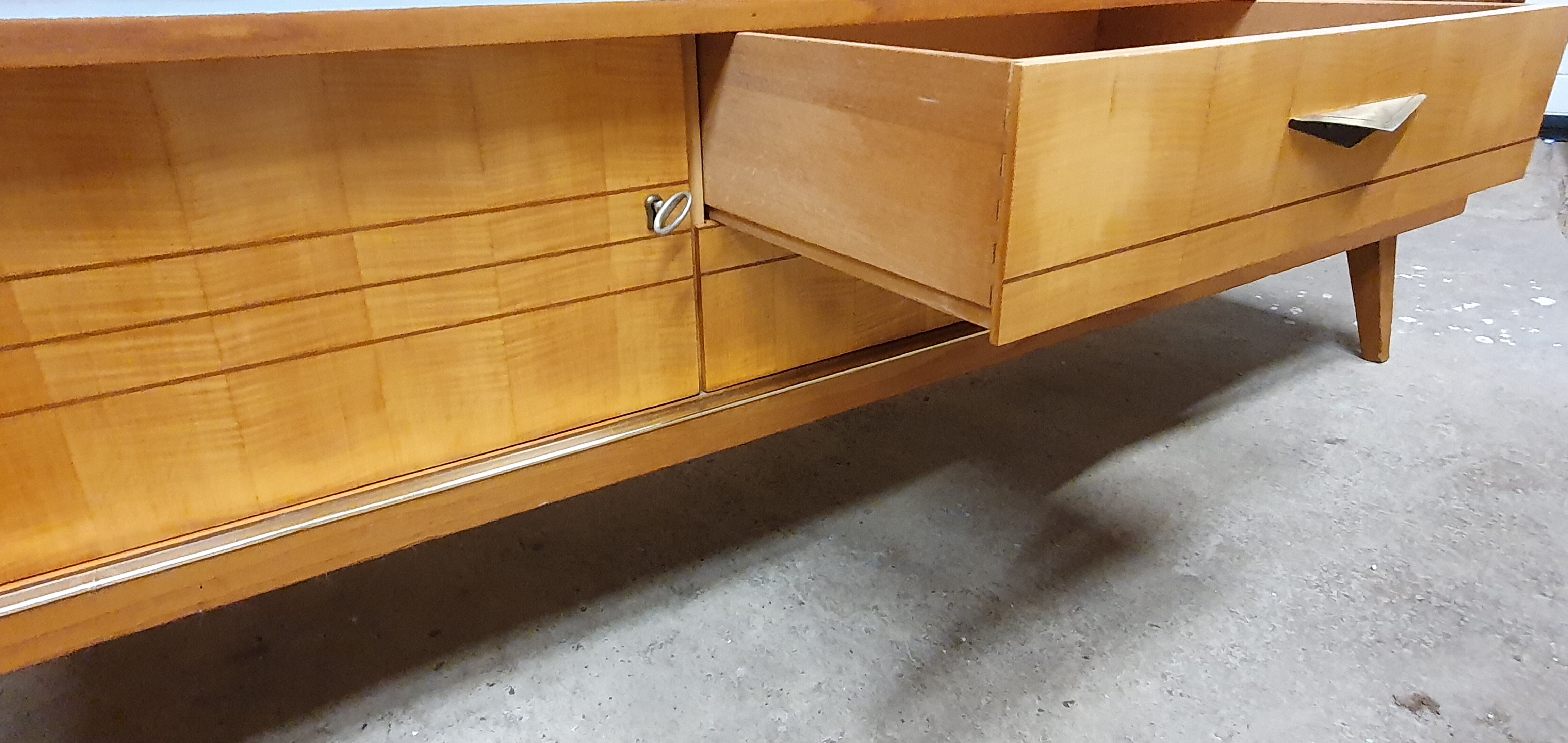 Lowborard row of the 60s"