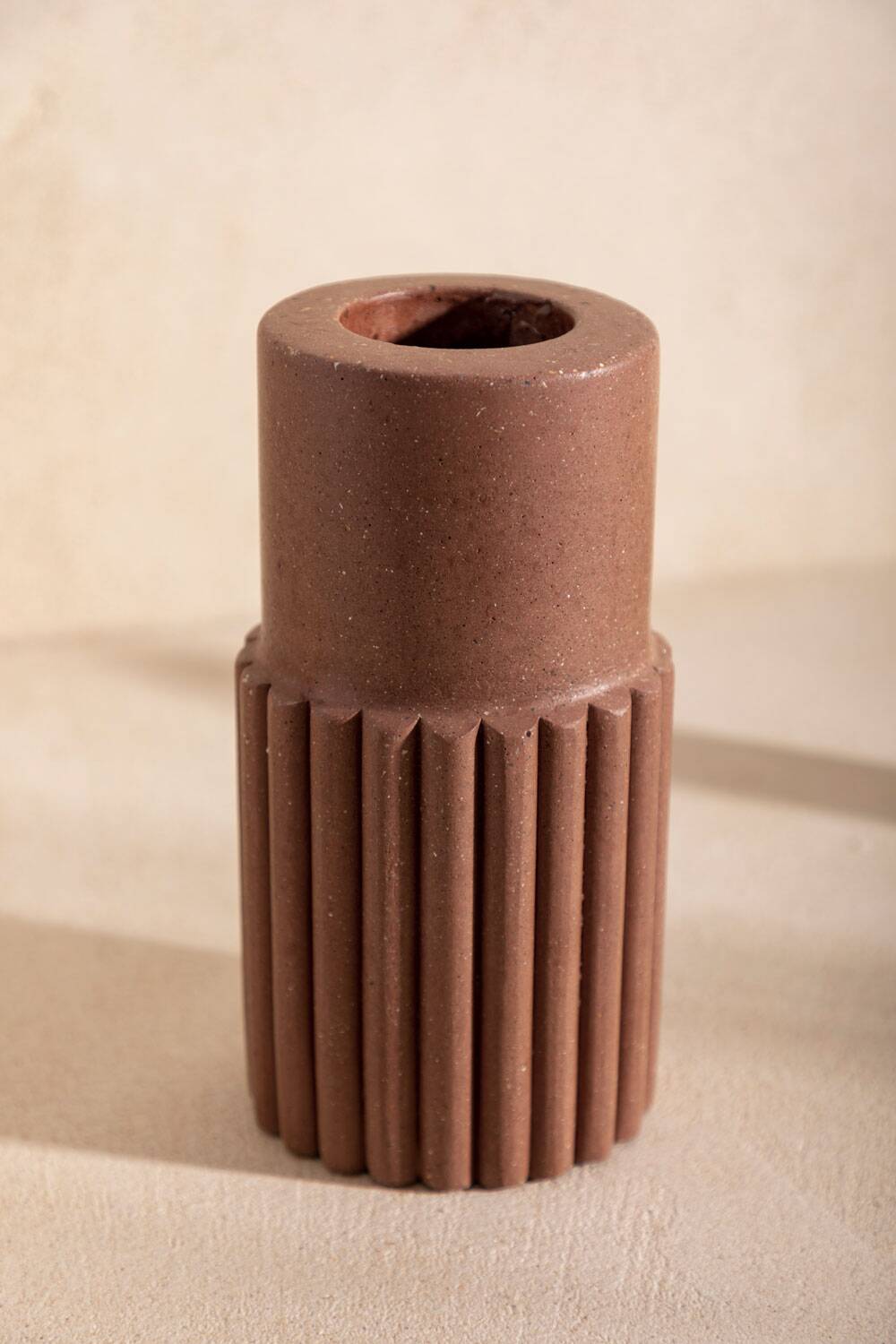 Dedé vase in moca concrete