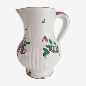 Decorative jug of the 17th-18th century hand-painted