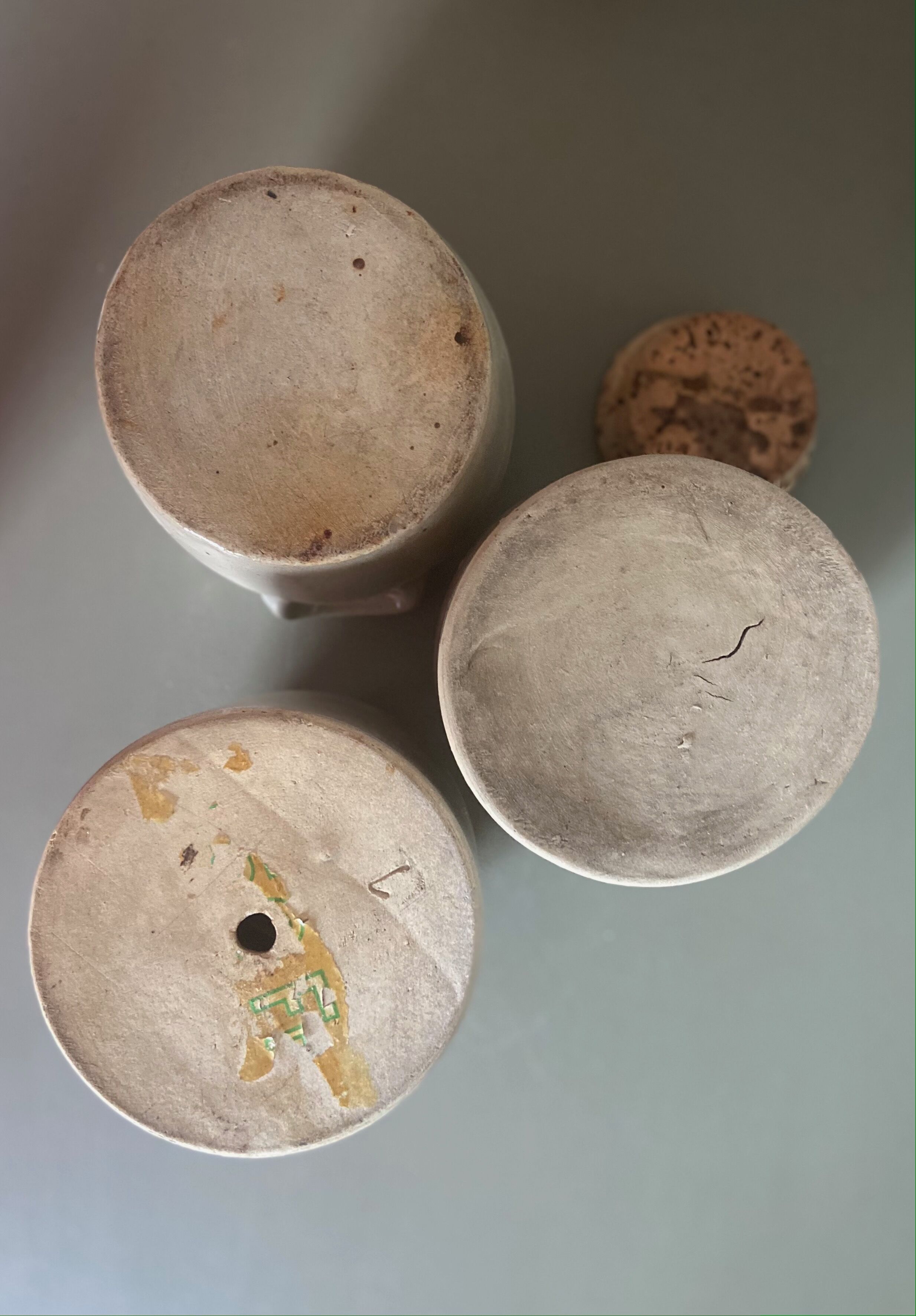 Unbleached ceramic pots