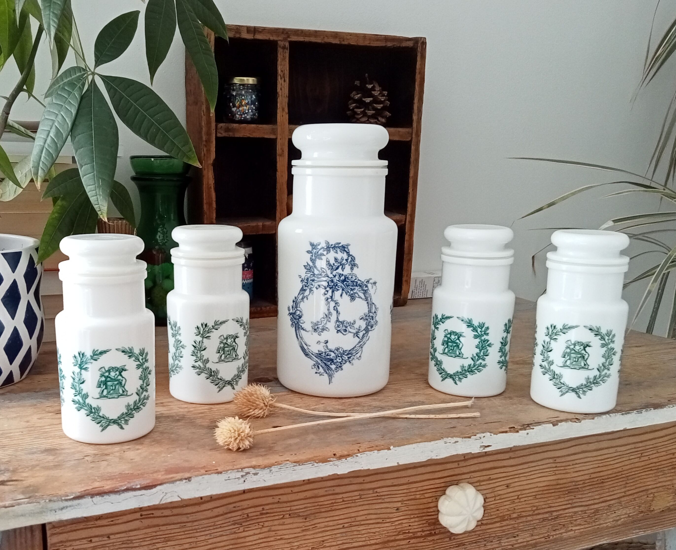 Set of vintage Italian opaline jars