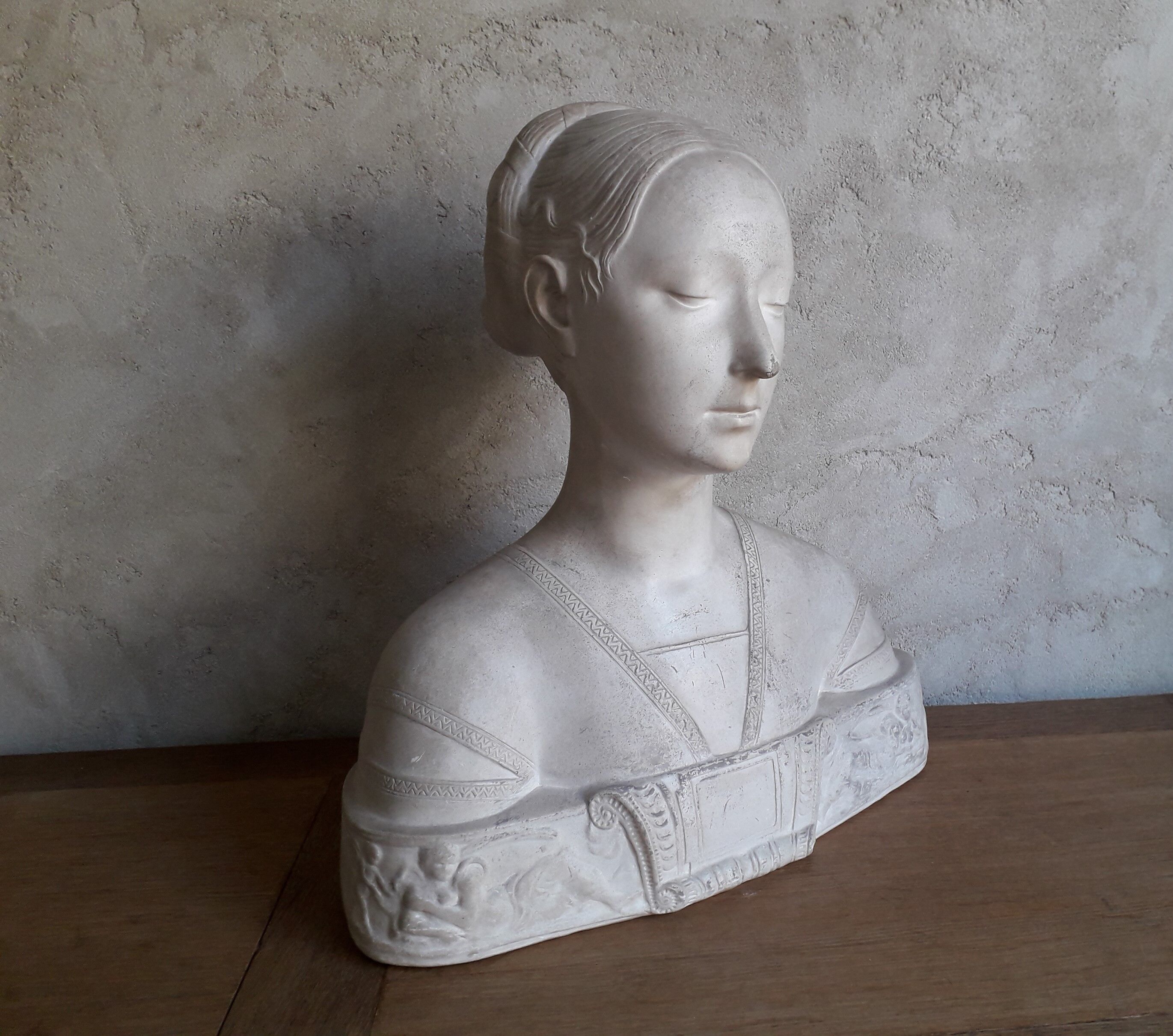 Buste en plâtre de femme ateliers du Louvre