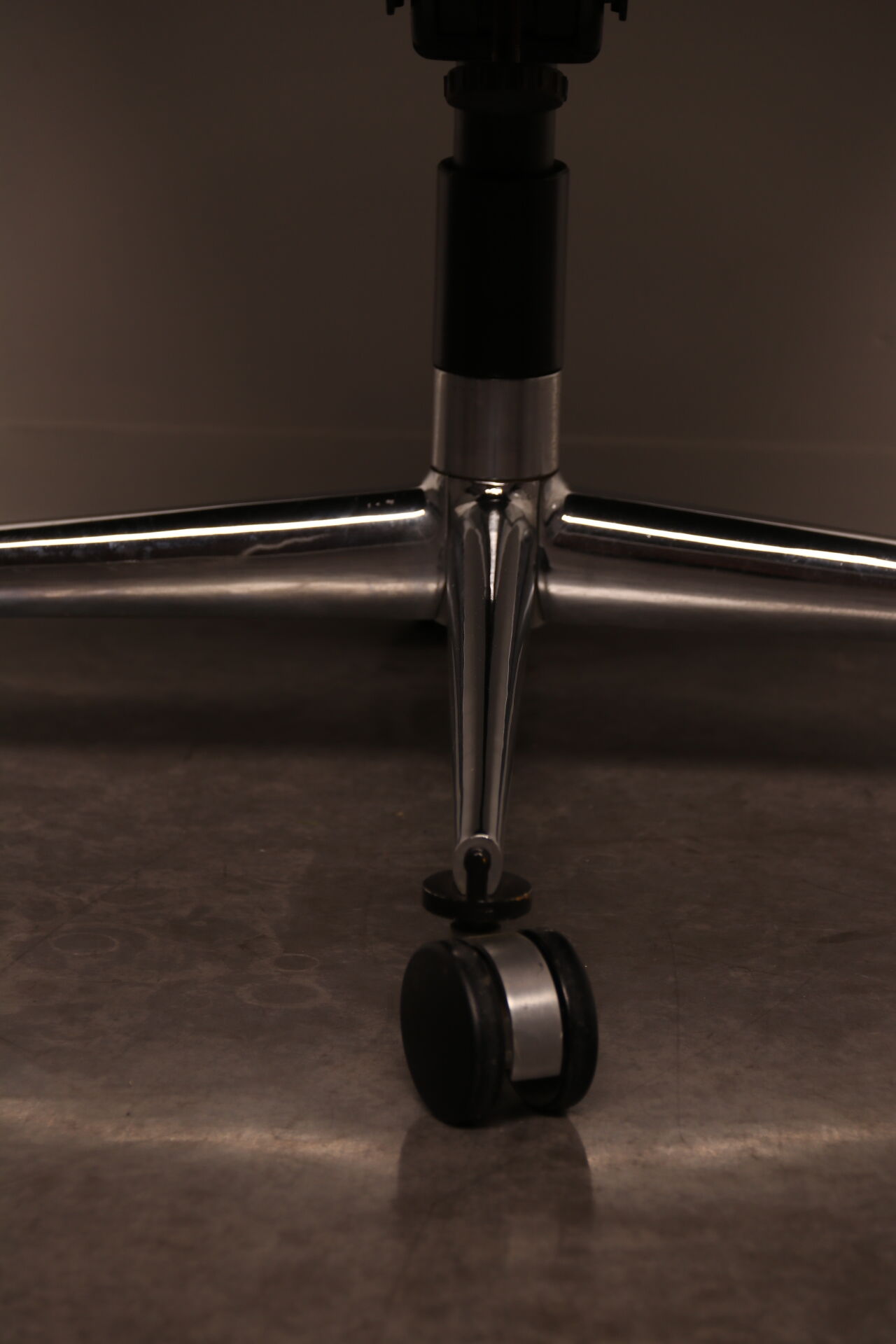 Executive office chair by Charles Pollock for Knoll - US - 1970's