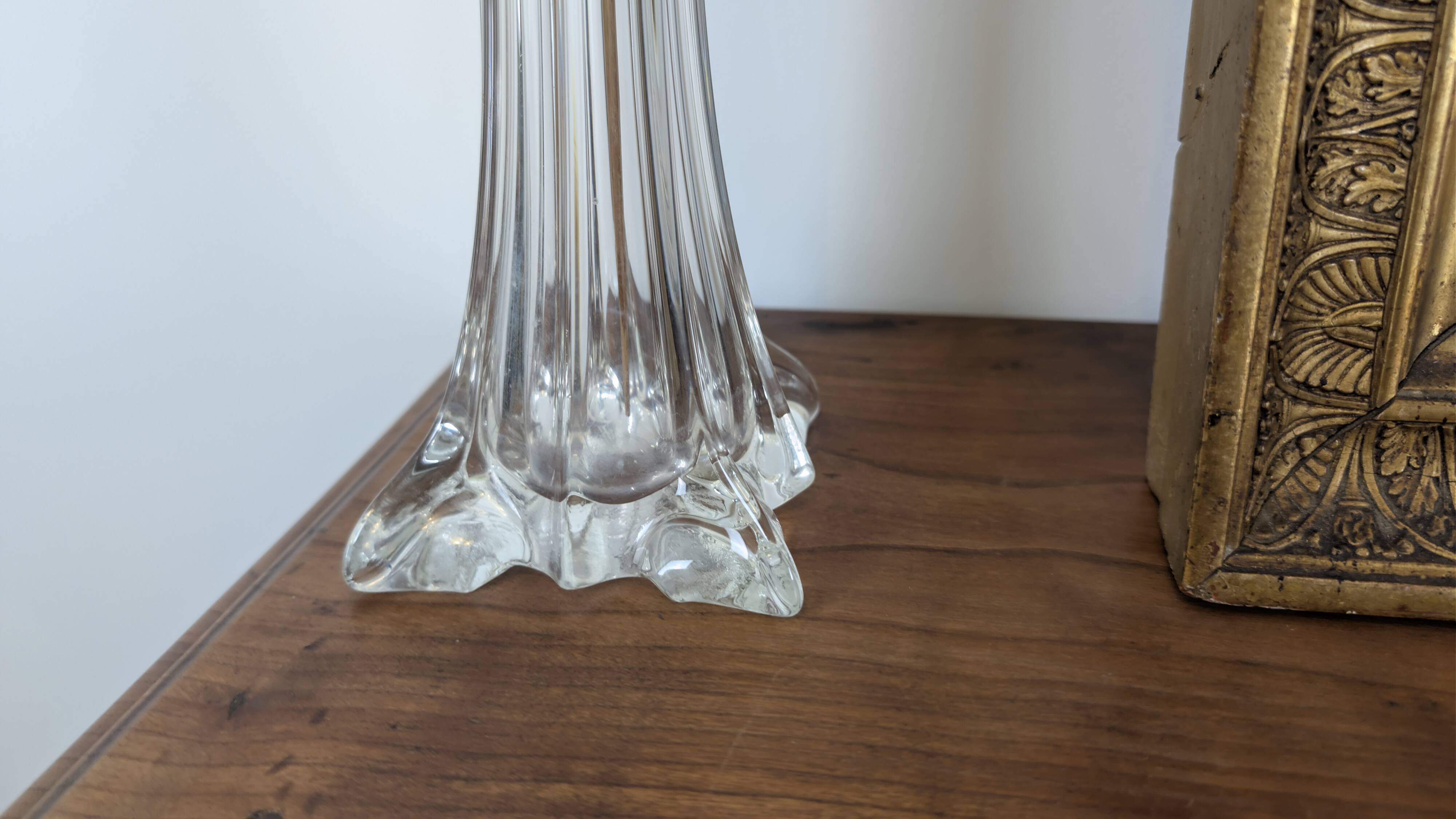 Large vintage ribbed glass soliflore – Elegant mid-20th century design