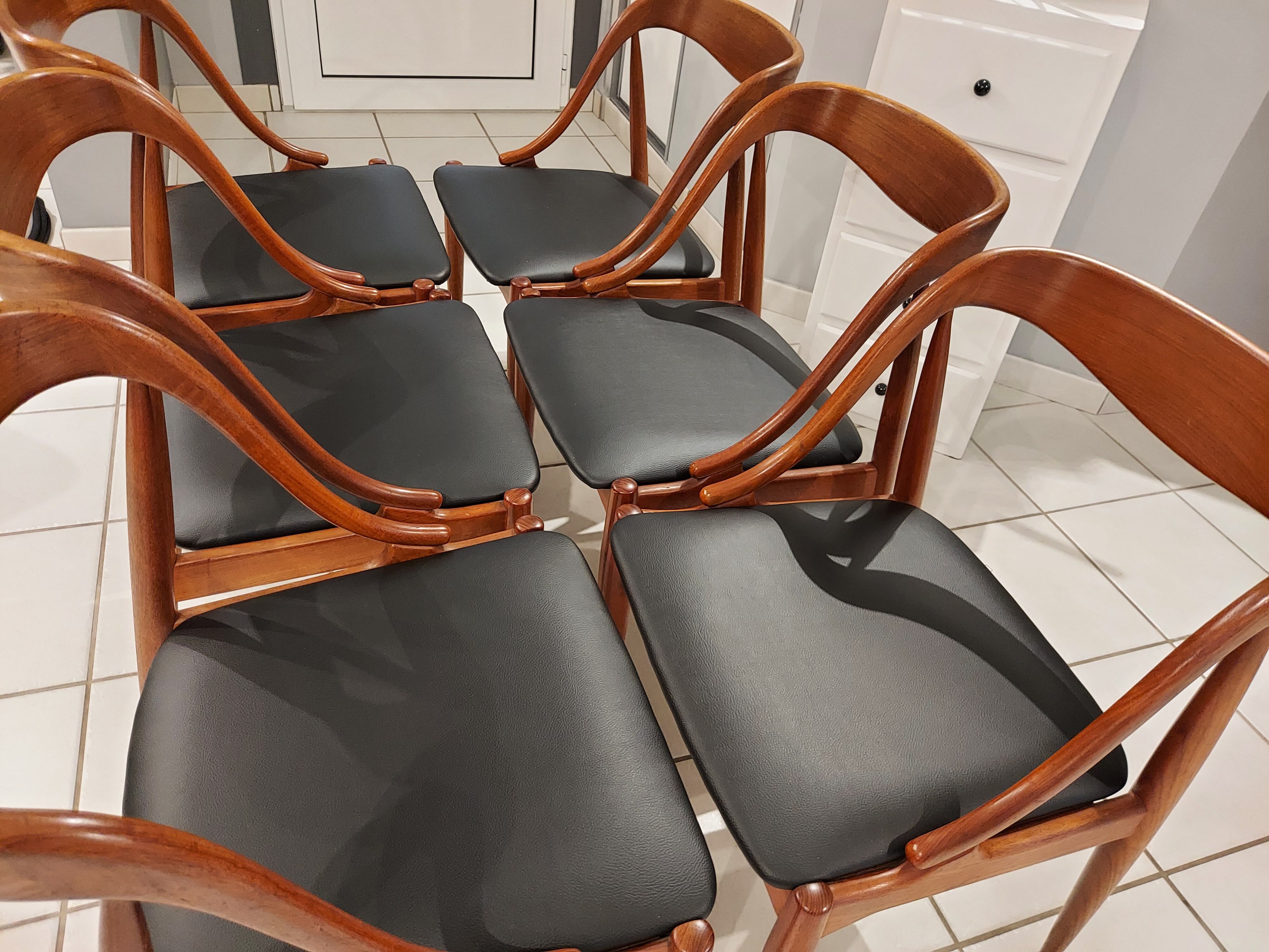 Suite of 6 teak chairs by danish designer Johanes Andersen for Uldum 1960s