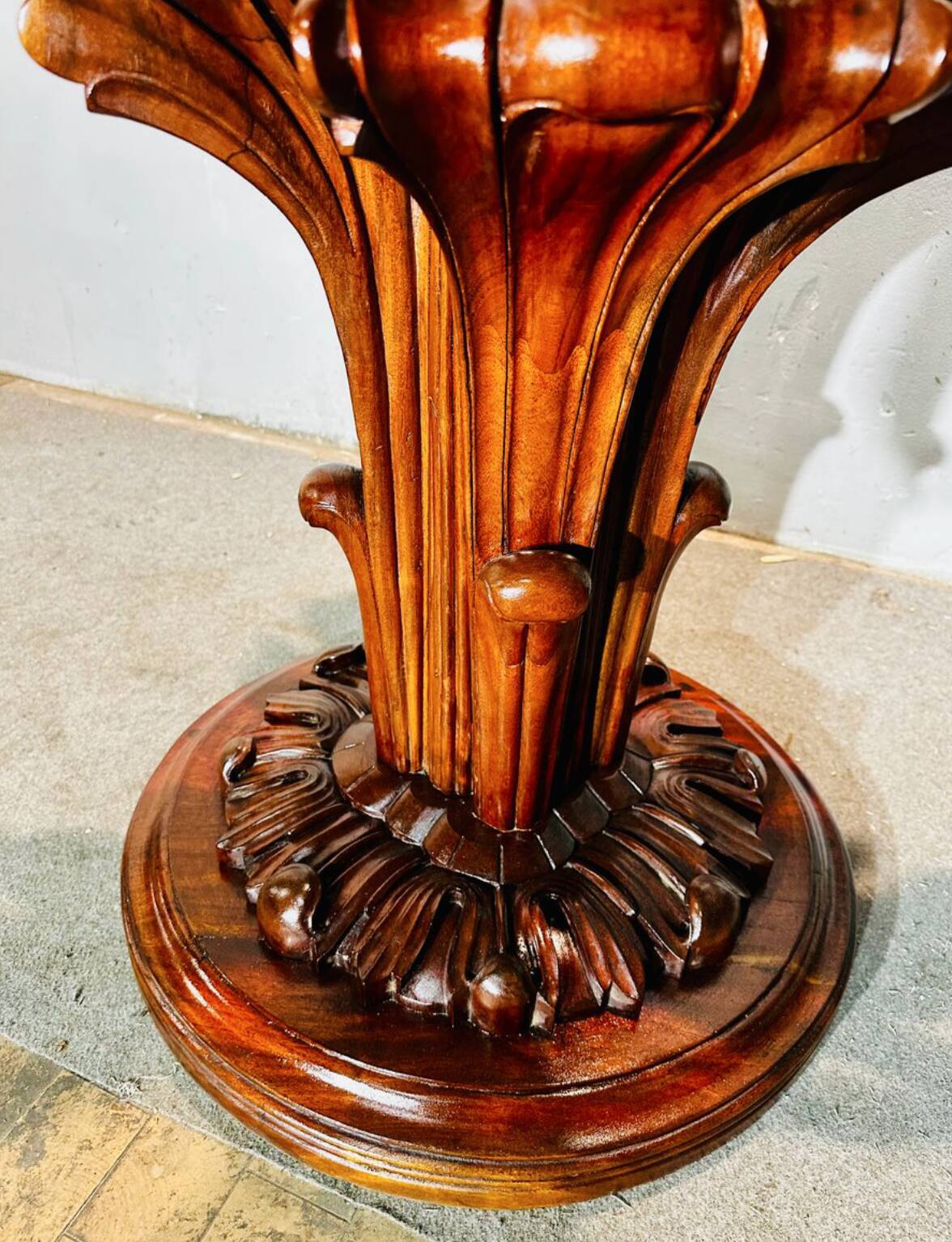 Tavolo da pranzo scultoreo, anni '40